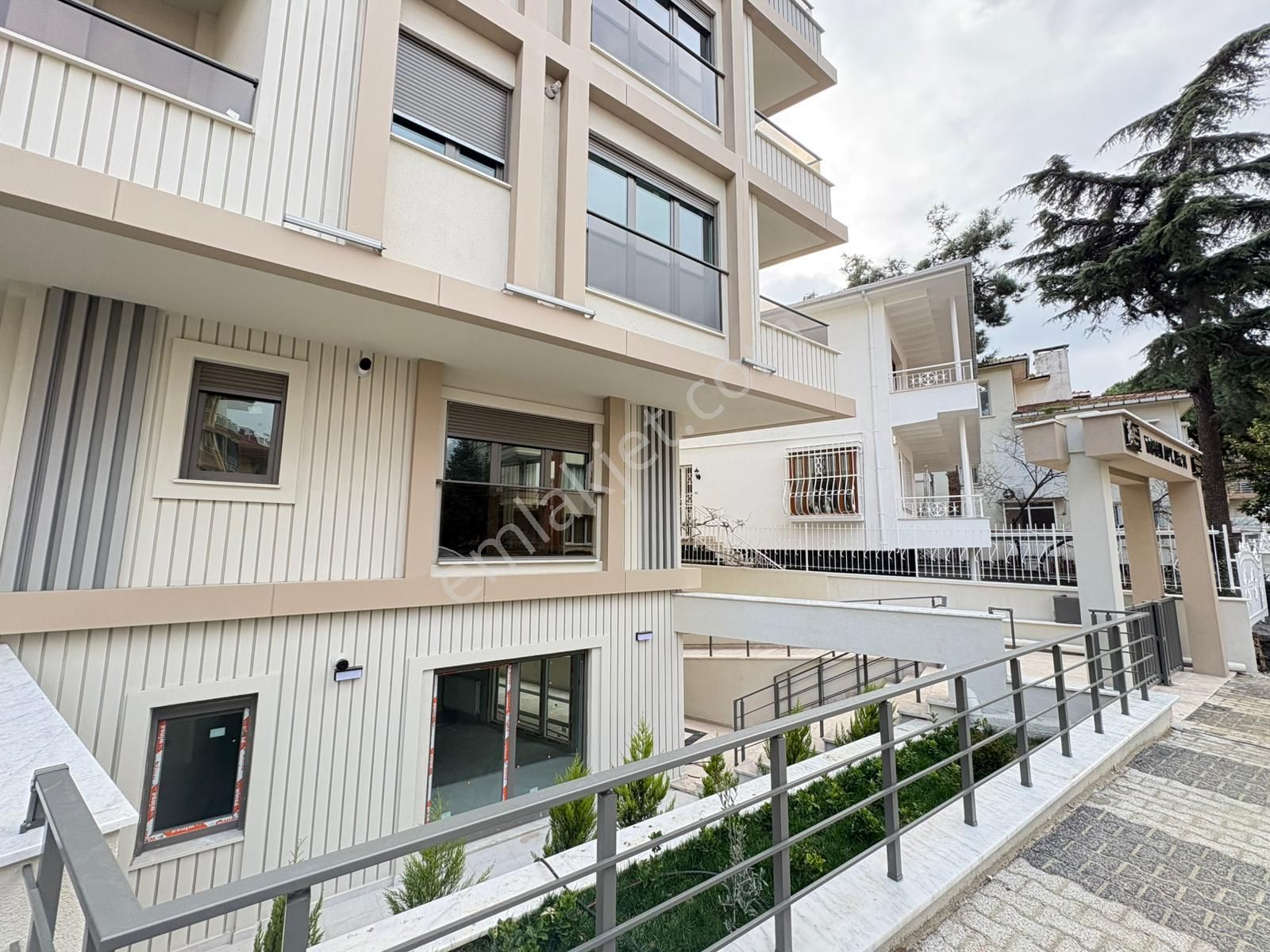 ▃artemin▃çamlık Sahili'nde Bahçe Teraslı Ön Cephe 105m² 3+1! - Görsel 2