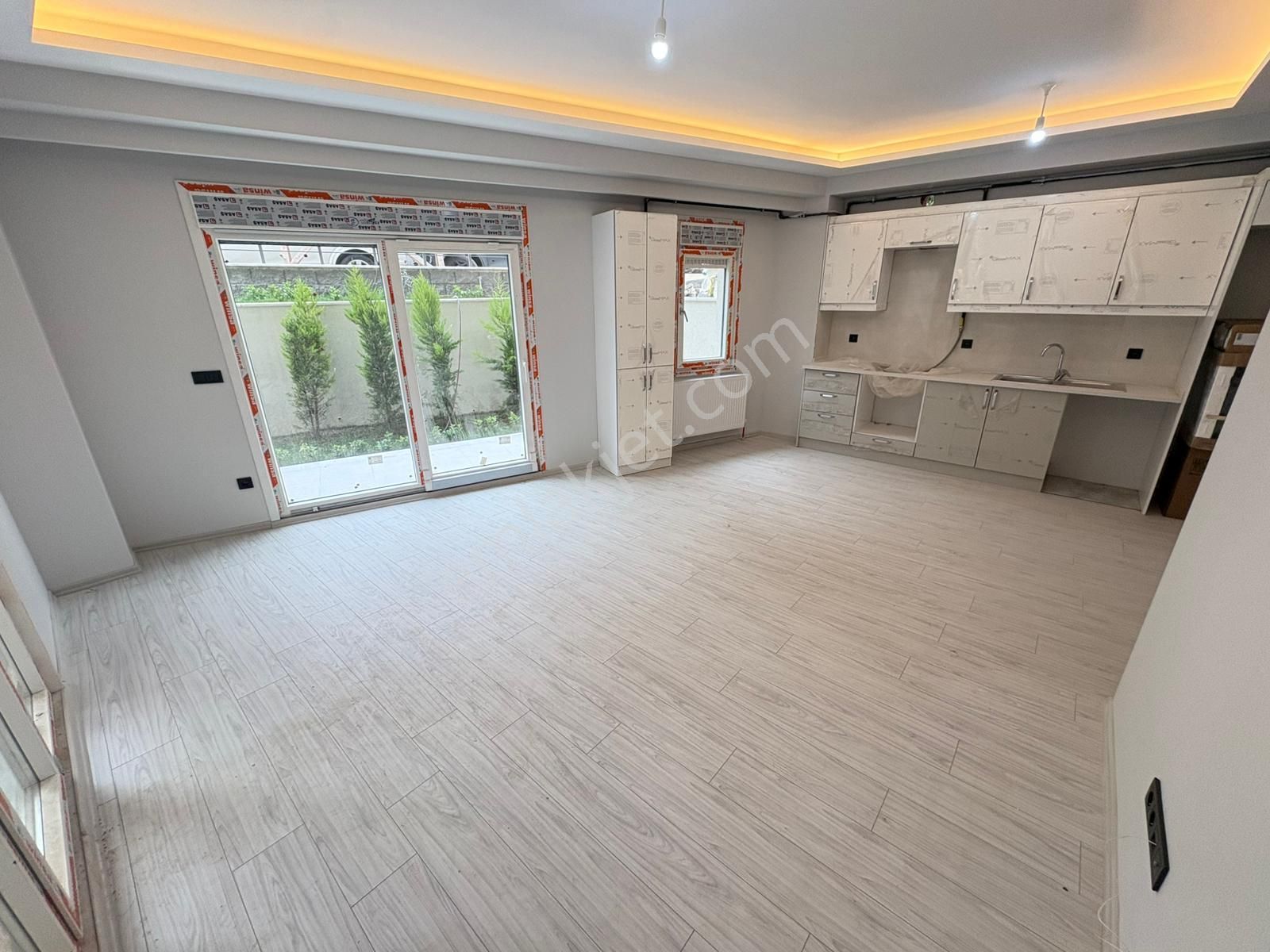 ▃artemin▃çamlık Sahili'nde Bahçe Teraslı Ön Cephe 105m² 3+1! - Görsel 6