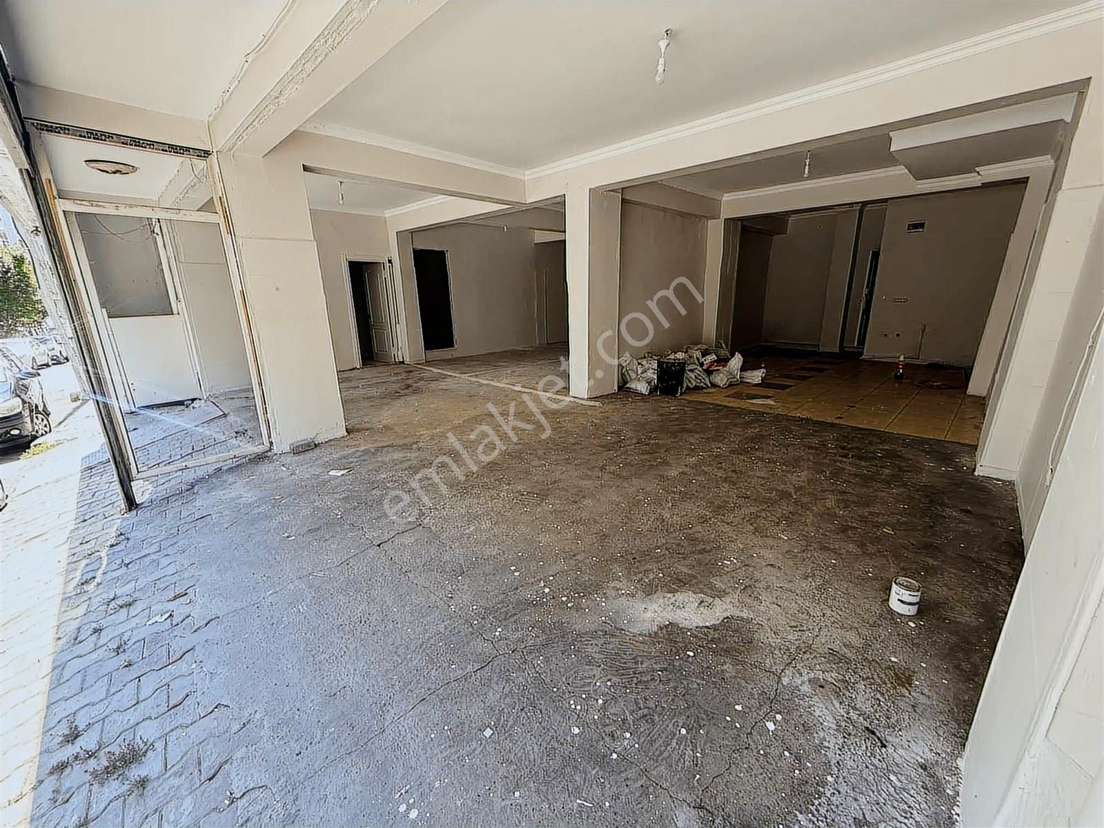 Kağıthane Nurtepe Cadde Üstü 2 Kat'lı 240m2 Kiralık Yeni Boyalı