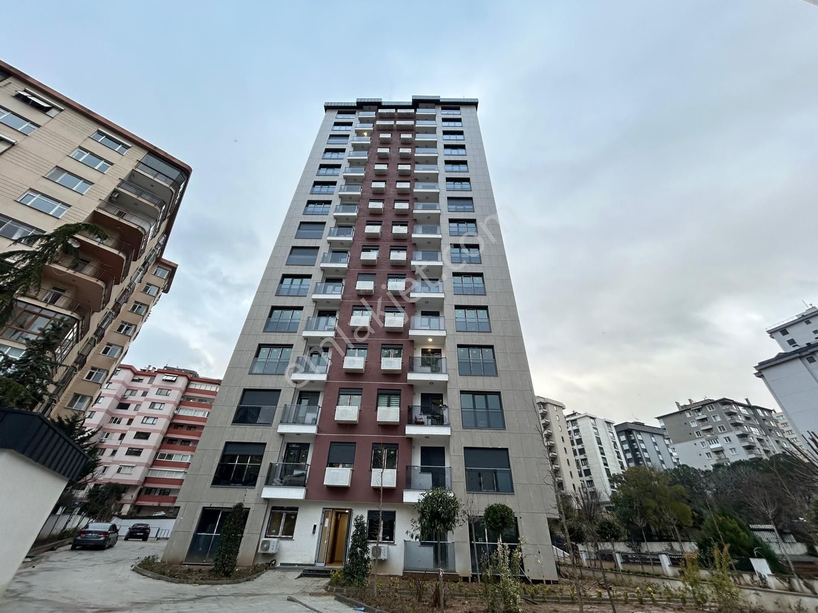 Şenesenevler De Kapalı Havuzlu Güvenlikli Sıfır Site De 2+1