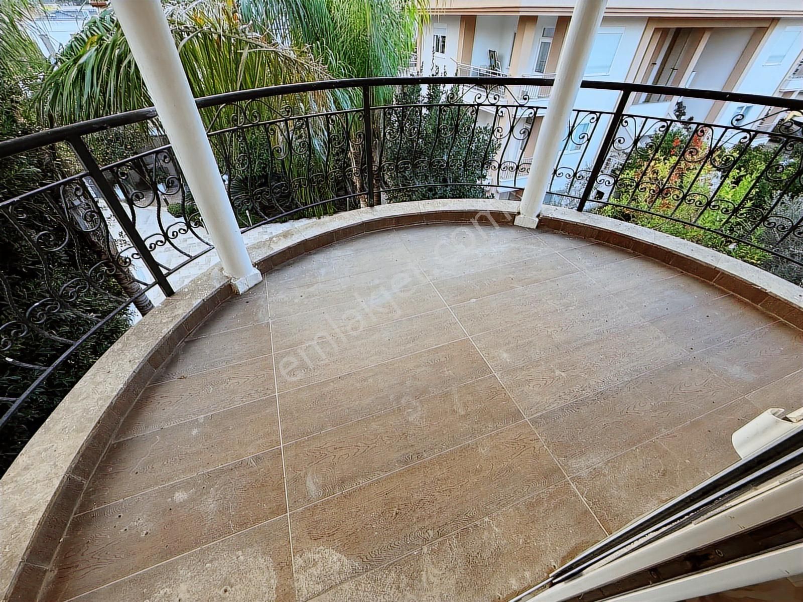 Kemer Çamyuva'da Yabancı Satışa Uygun 4+1 Eşyalı Satılık Villa - Görsel 22