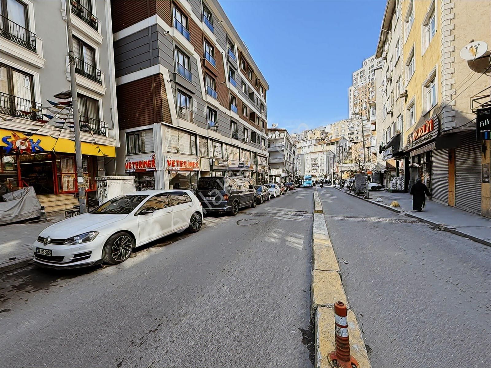 Şişli Mecidiyeköy Cadde Üstünde Balkonlu Satılık 2+1 Daire - Görsel 3