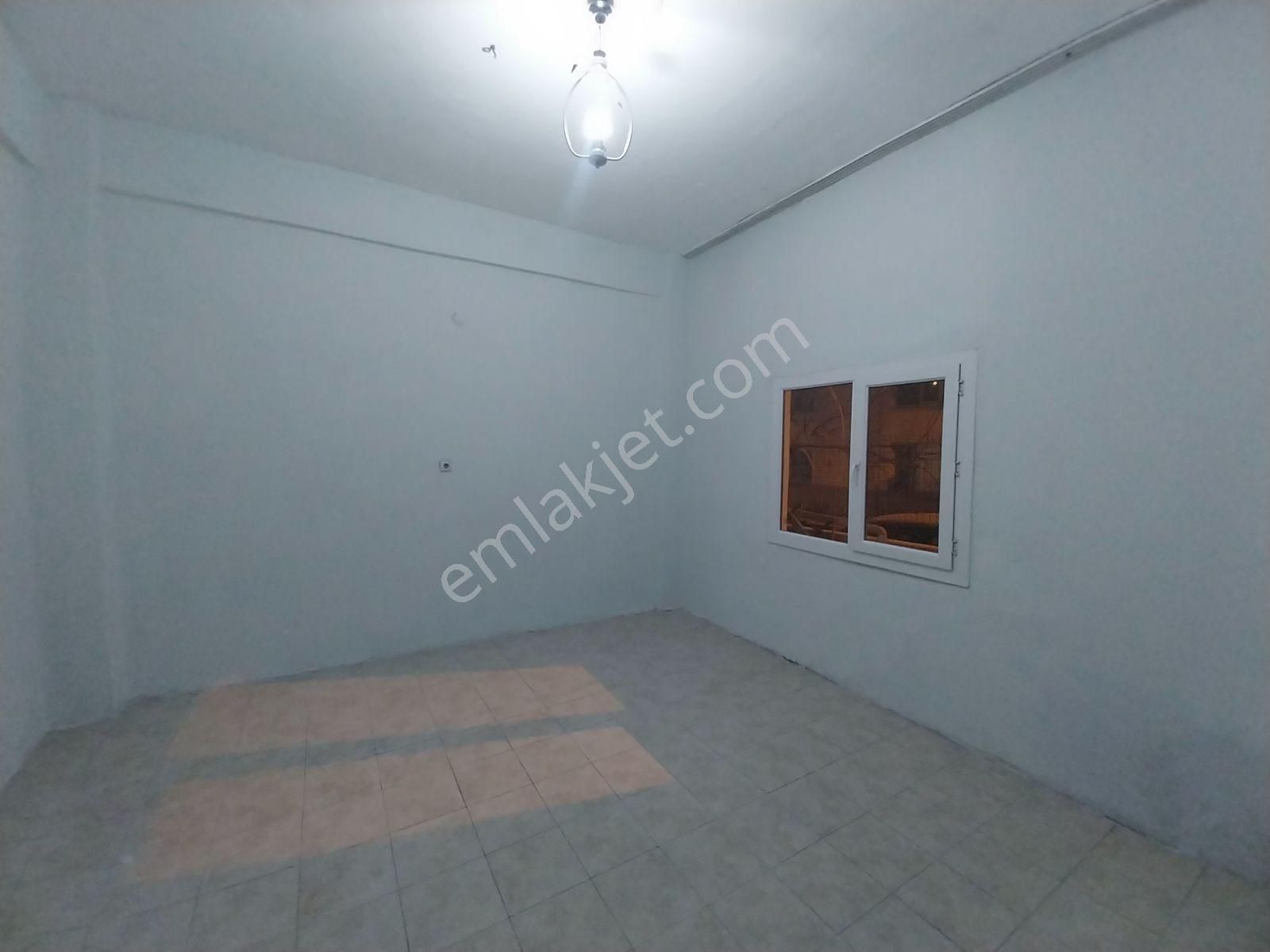 Gaziemir Sarnıç'da Doğalgazlı İzbana Yakın 2+1 95m2 Kiralık