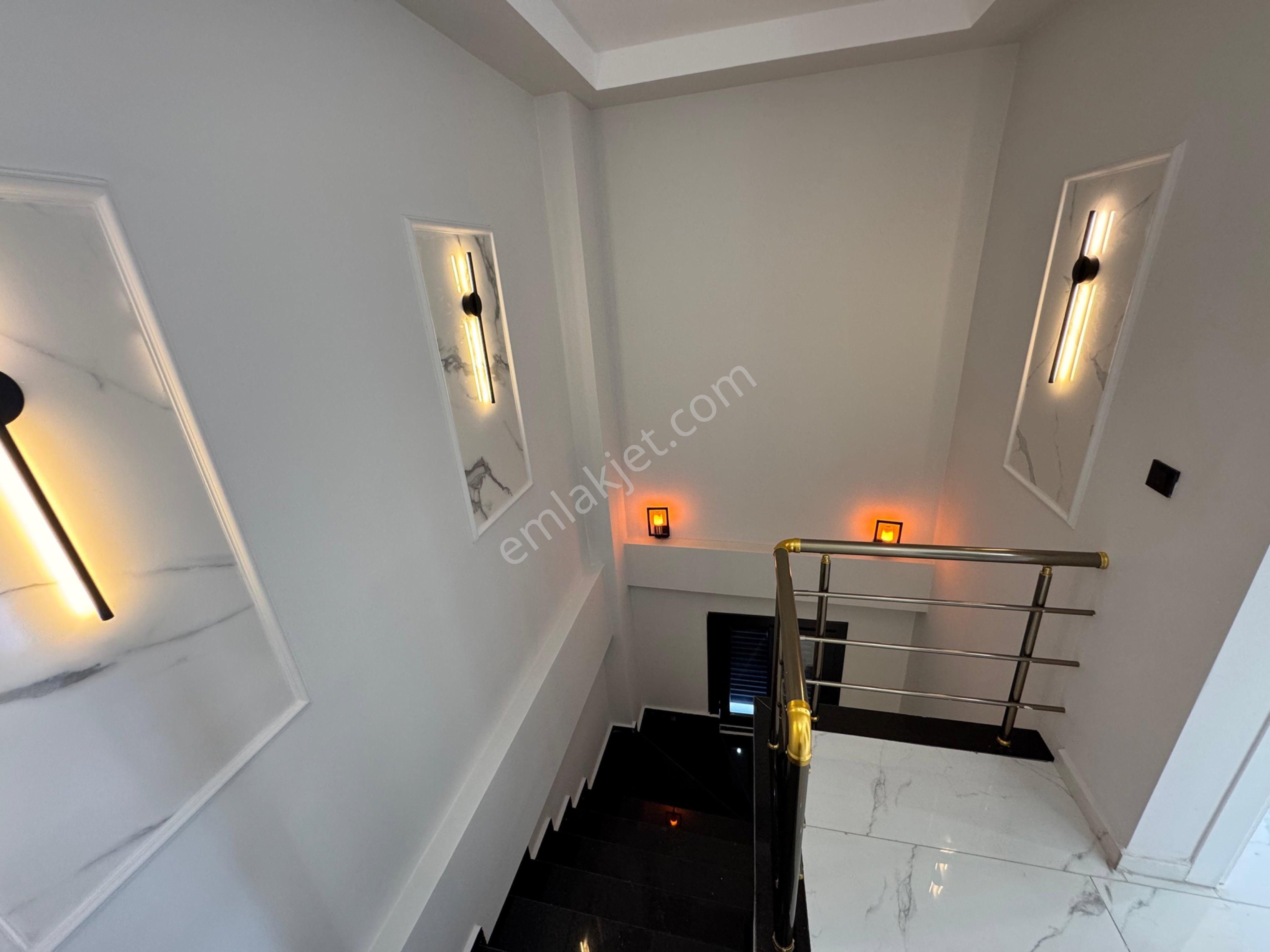 Efeler’de Tam Müstakil Havuzlu ,ayrı Mutfak Lüks Villa - Görsel 34