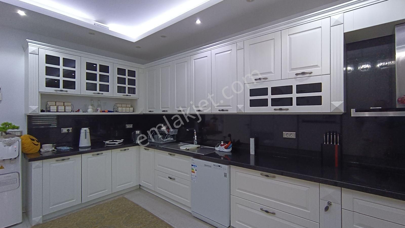 Bahçeşehir Loca Da Çok Özel Teraslı Full Tadilatlı Satılık Daire - Görsel 5