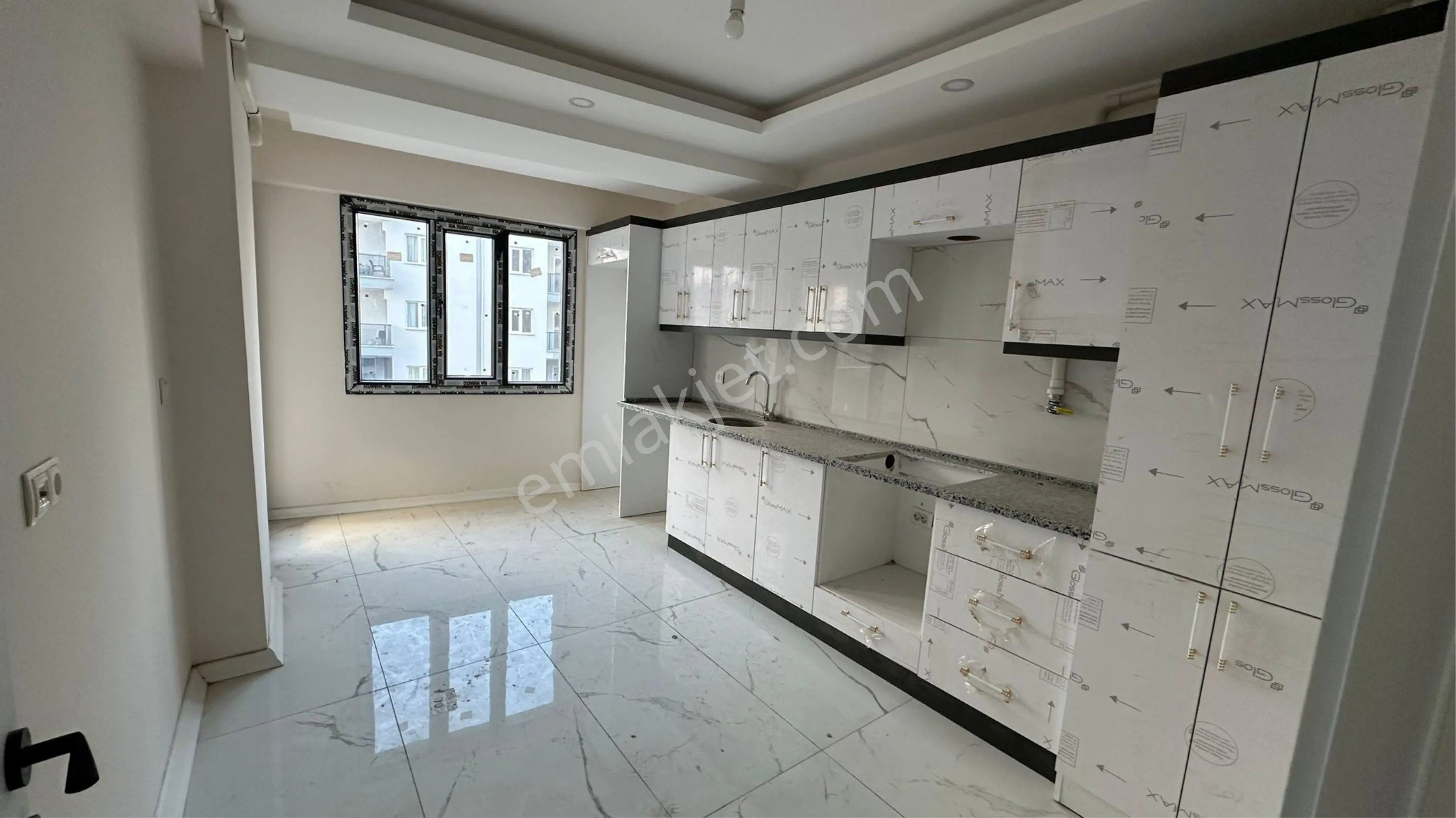 Alaşehir Yeni Mahallede 3+1 Kapalı Mutfak