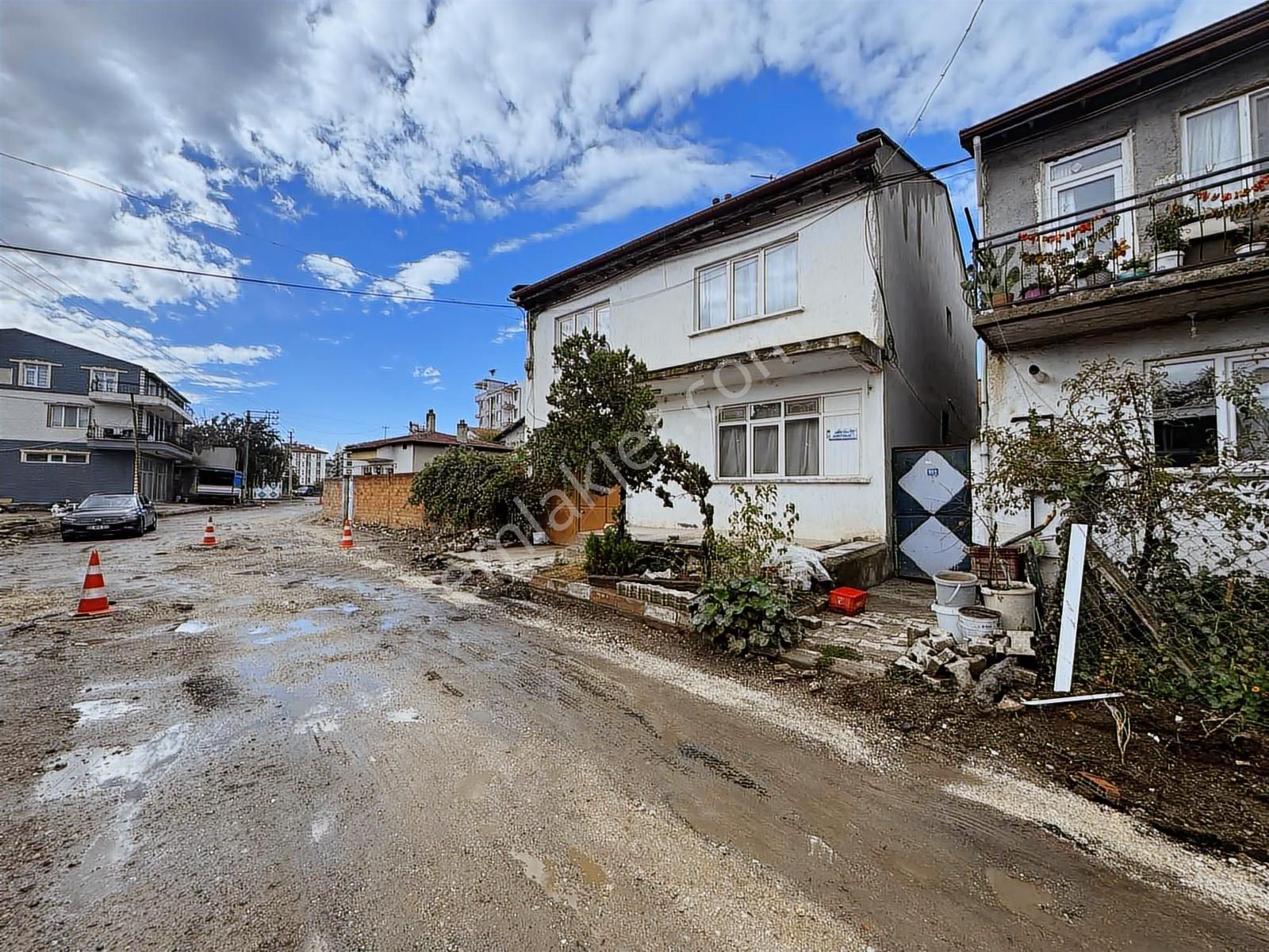 Sağlam Emlaktan Erenlerde Satılık Müstakil Ev Ve Arsası - Görsel 9