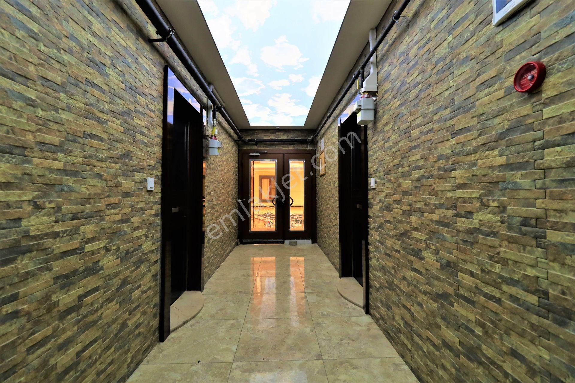 Tek Yetkili Aygül'den Akçay'da Ön Cephe Ful Eşyalı Geniş Balkonlu Doğalgaz Kombili 2+1 Satılık Daire - Görsel 35