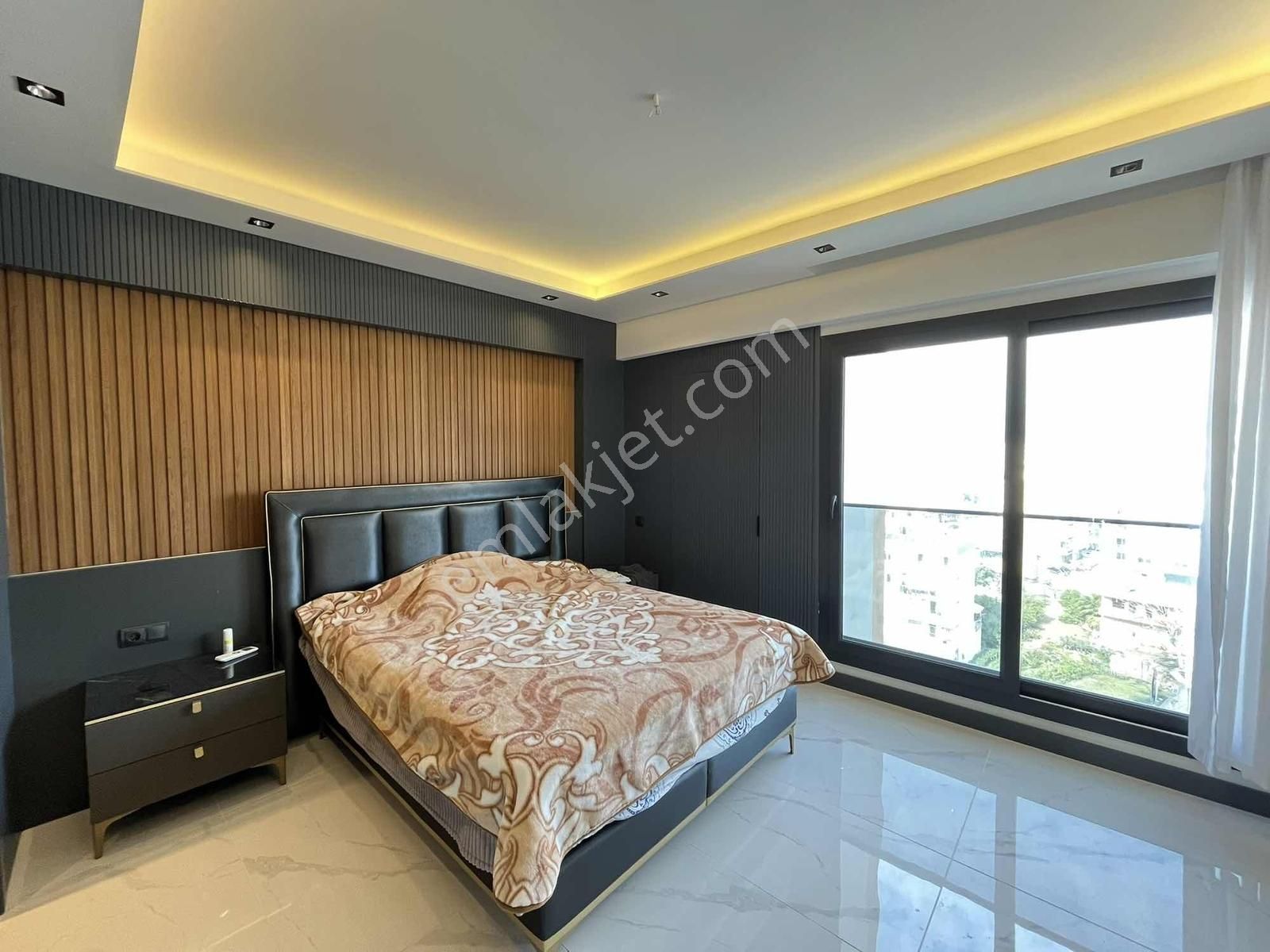 New Form'dan Mezitlide Deniz Manzaralı Eşyalı Satılık 4+1 Daire - Görsel 31