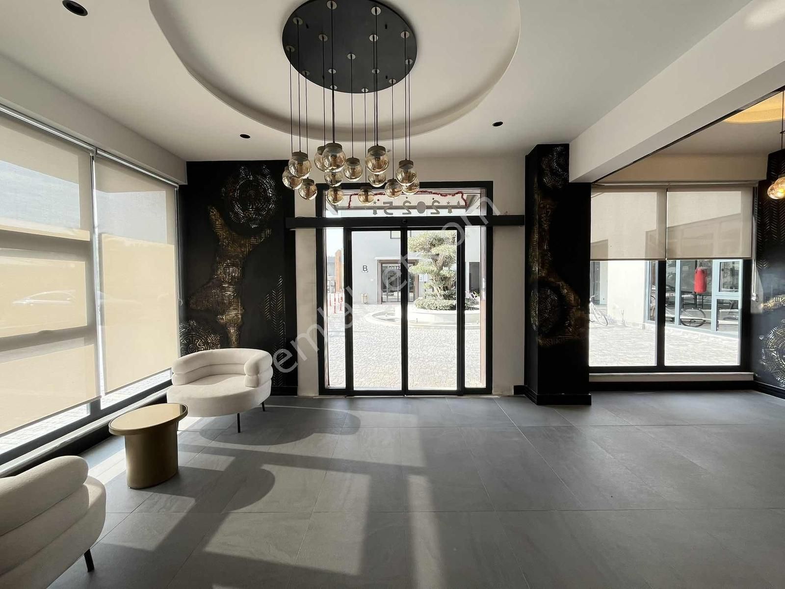 New Form'dan Mezitlide Deniz Manzaralı Eşyalı Satılık 4+1 Daire - Görsel 13