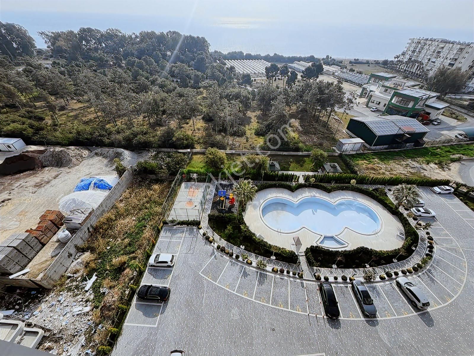 New Form'dan Mezitlide Deniz Manzaralı Eşyalı Satılık 4+1 Daire - Görsel 35