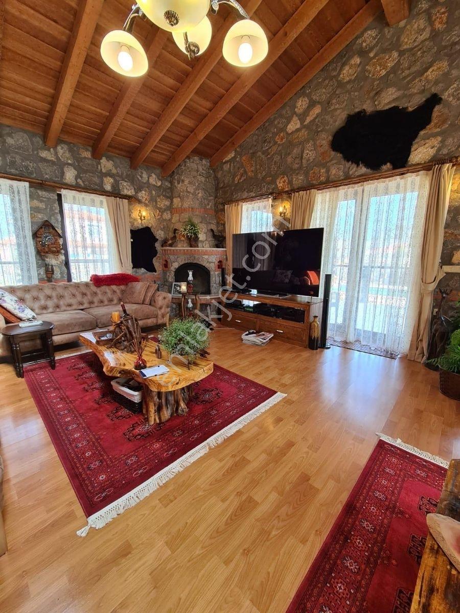 Üzümlü Merkezde Satılık Lüks Taş Villa - Görsel 7