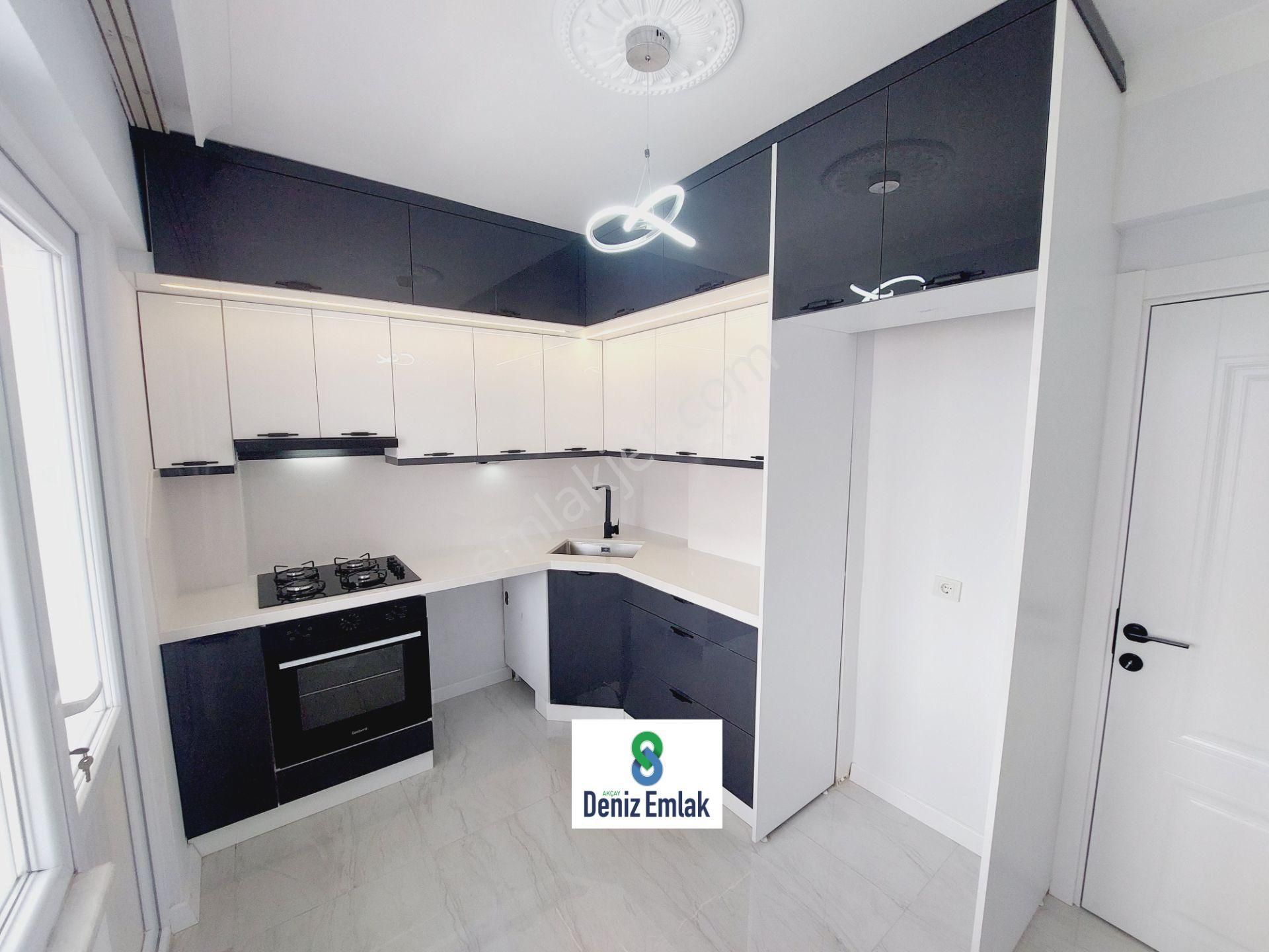 Denizden Akçayda Ön Cephe Arakat İçi Ful Yapılı Satılık 3+1 Daire.