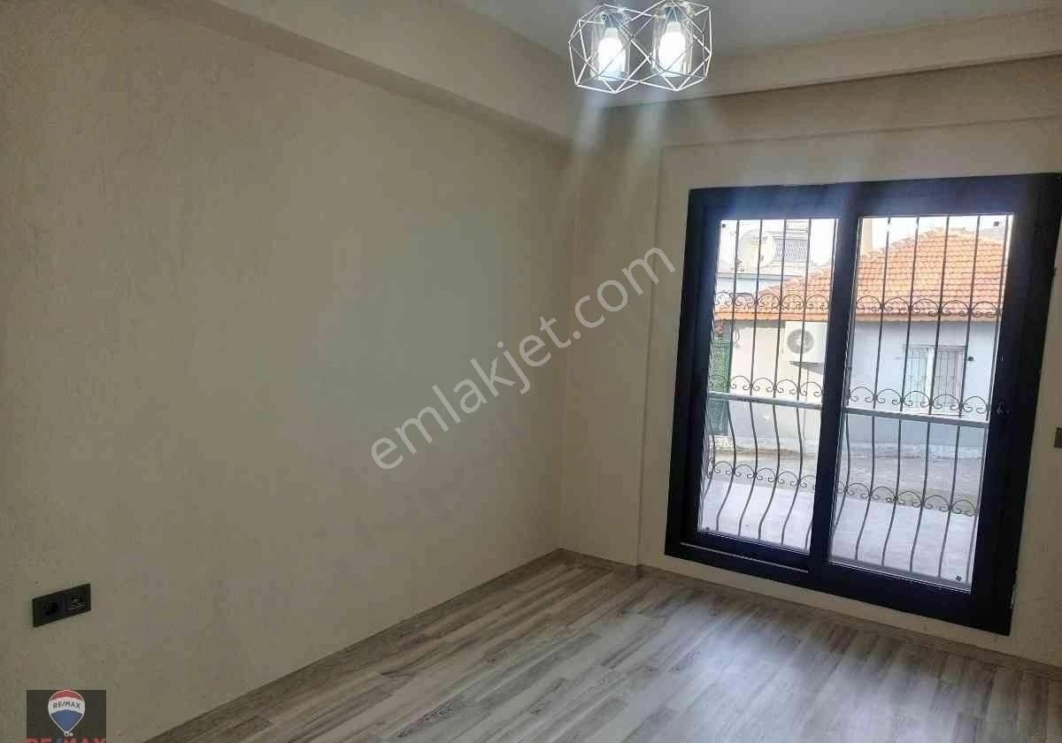Izmır Çığlı Güzeltepe 3+1 150 M2 Ebeveyn Banyolu Genış Kıralık Daıre - Görsel 9