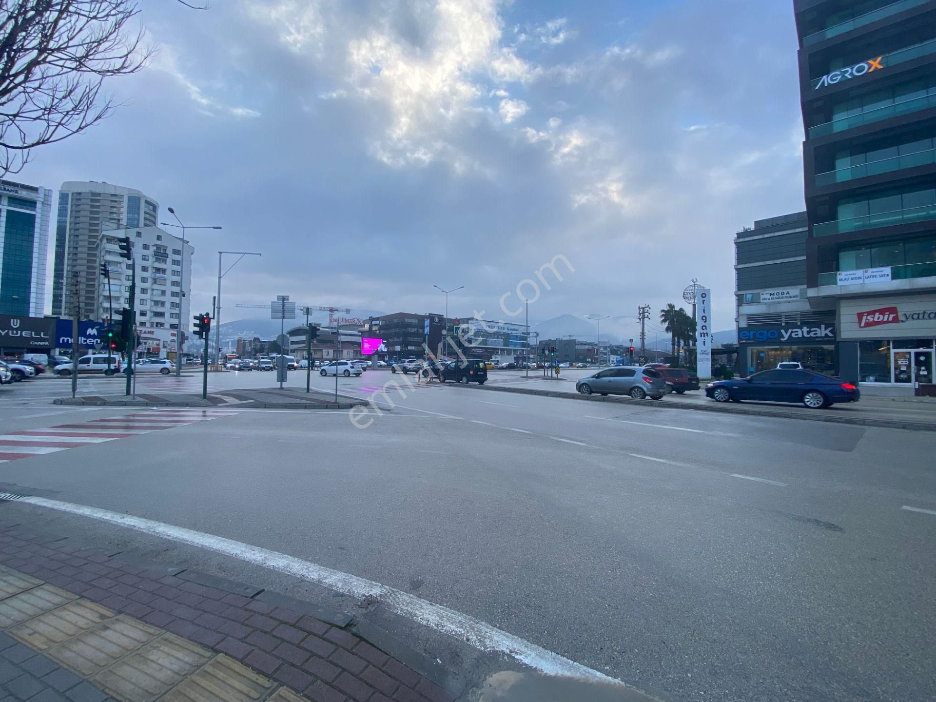 Lefkoşe Ve Yıldırım Caddesi Köşesi Tabela Değeri Yüksek Mağaza - Görsel 2