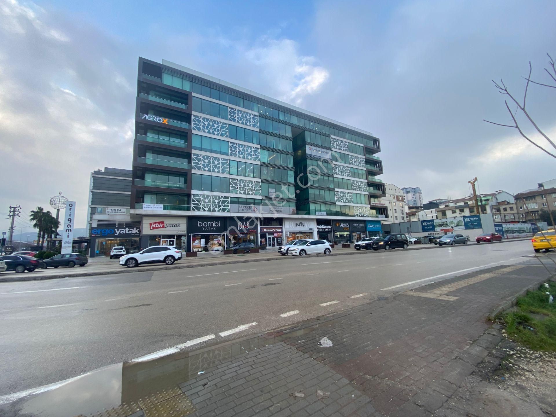 Lefkoşe Ve Yıldırım Caddesi Köşesi Tabela Değeri Yüksek Mağaza