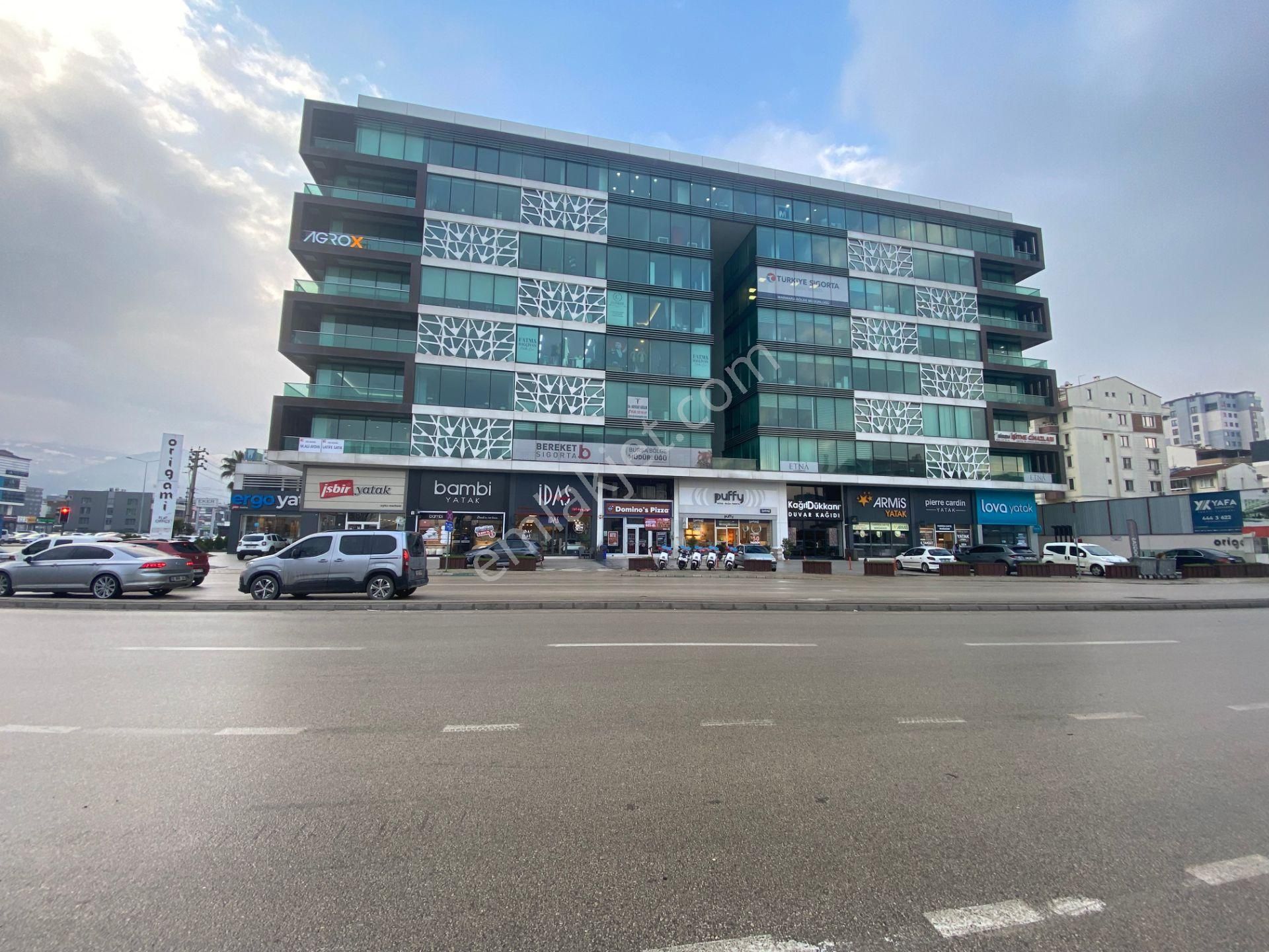 Lefkoşe Ve Yıldırım Caddesi Köşesi Tabela Değeri Yüksek Mağaza - Görsel 7