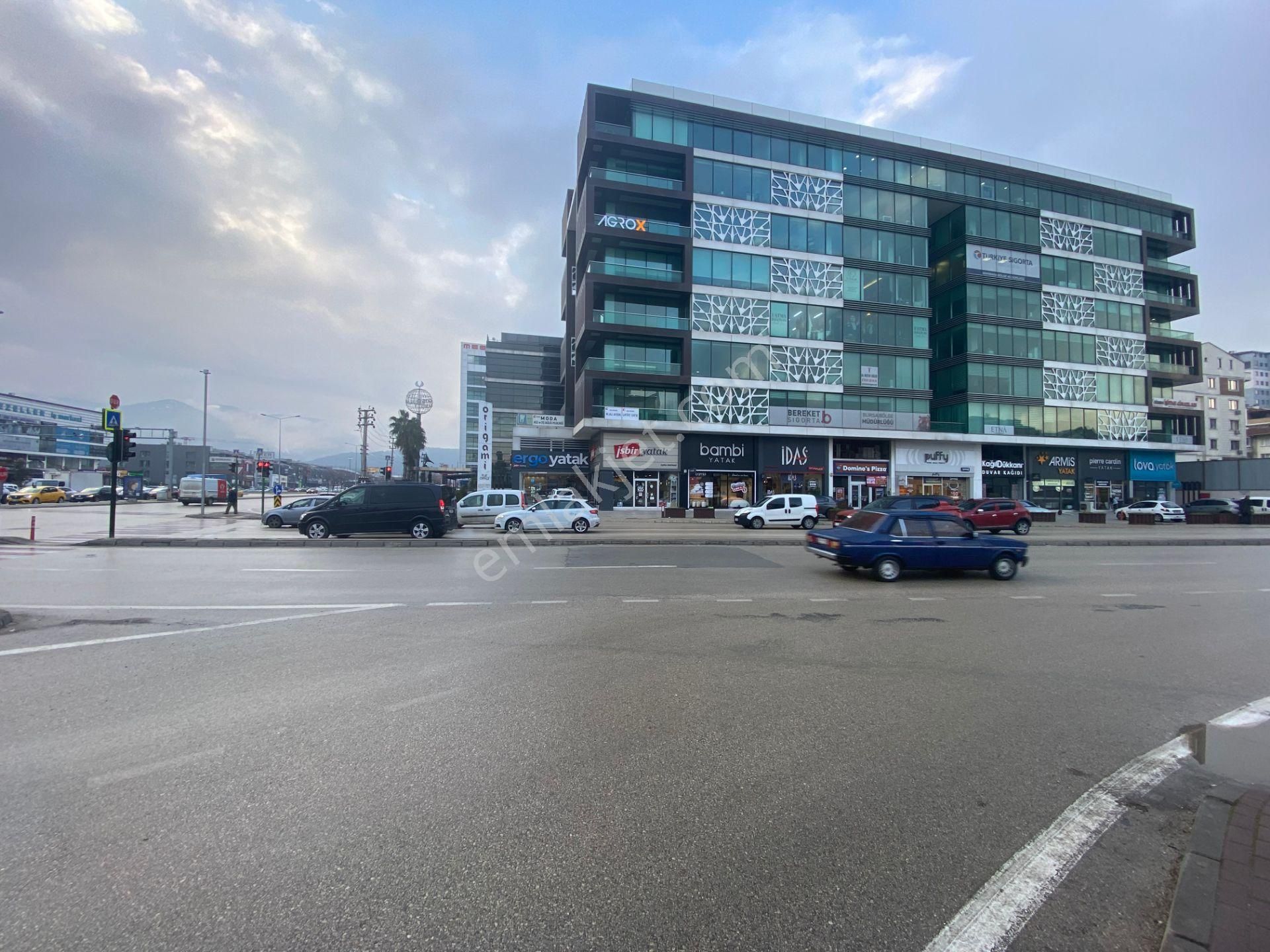 Lefkoşe Ve Yıldırım Caddesi Köşesi Tabela Değeri Yüksek Mağaza - Görsel 5