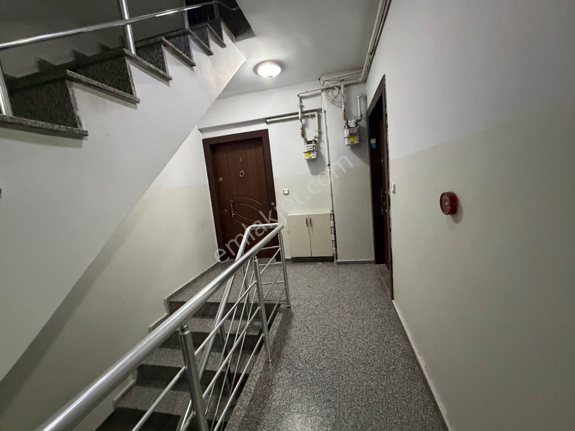 Bahçelievler'de 14 Yıllık Binada K.otoparklı 2+1 Ara Kat - Görsel 24