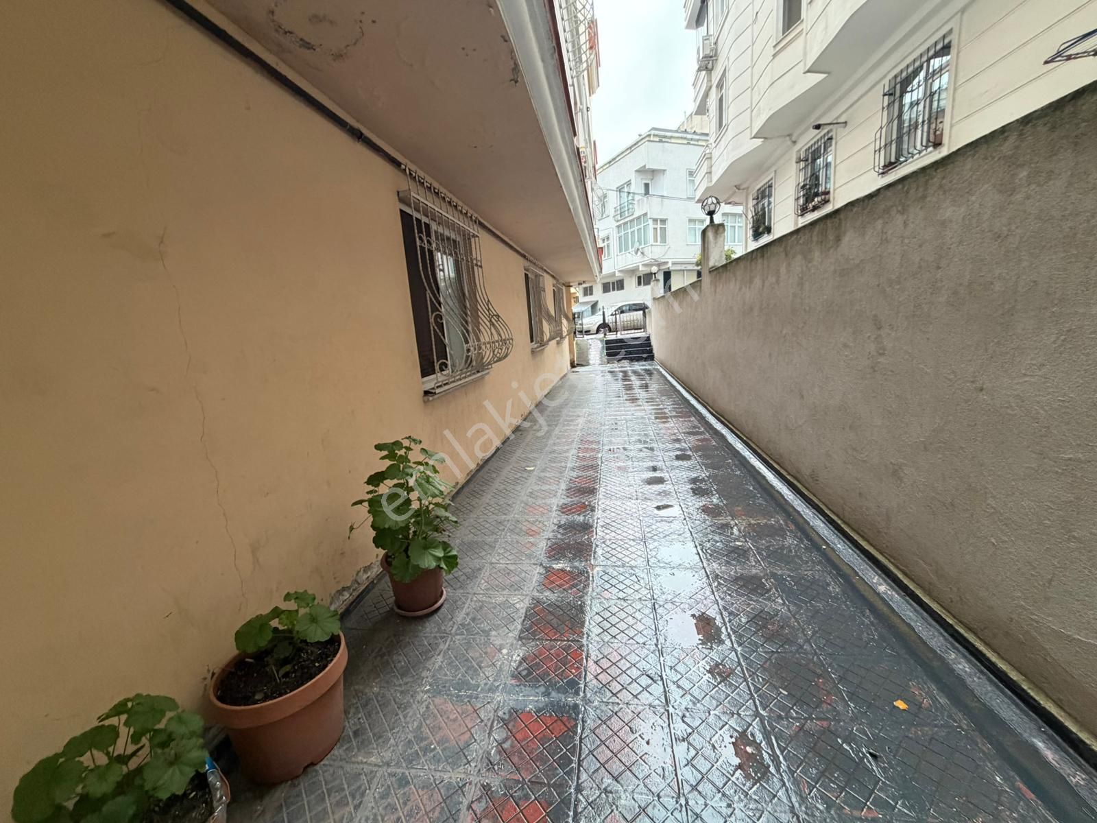 Bahçelievler'de 14 Yıllık Binada K.otoparklı 2+1 Ara Kat - Görsel 25