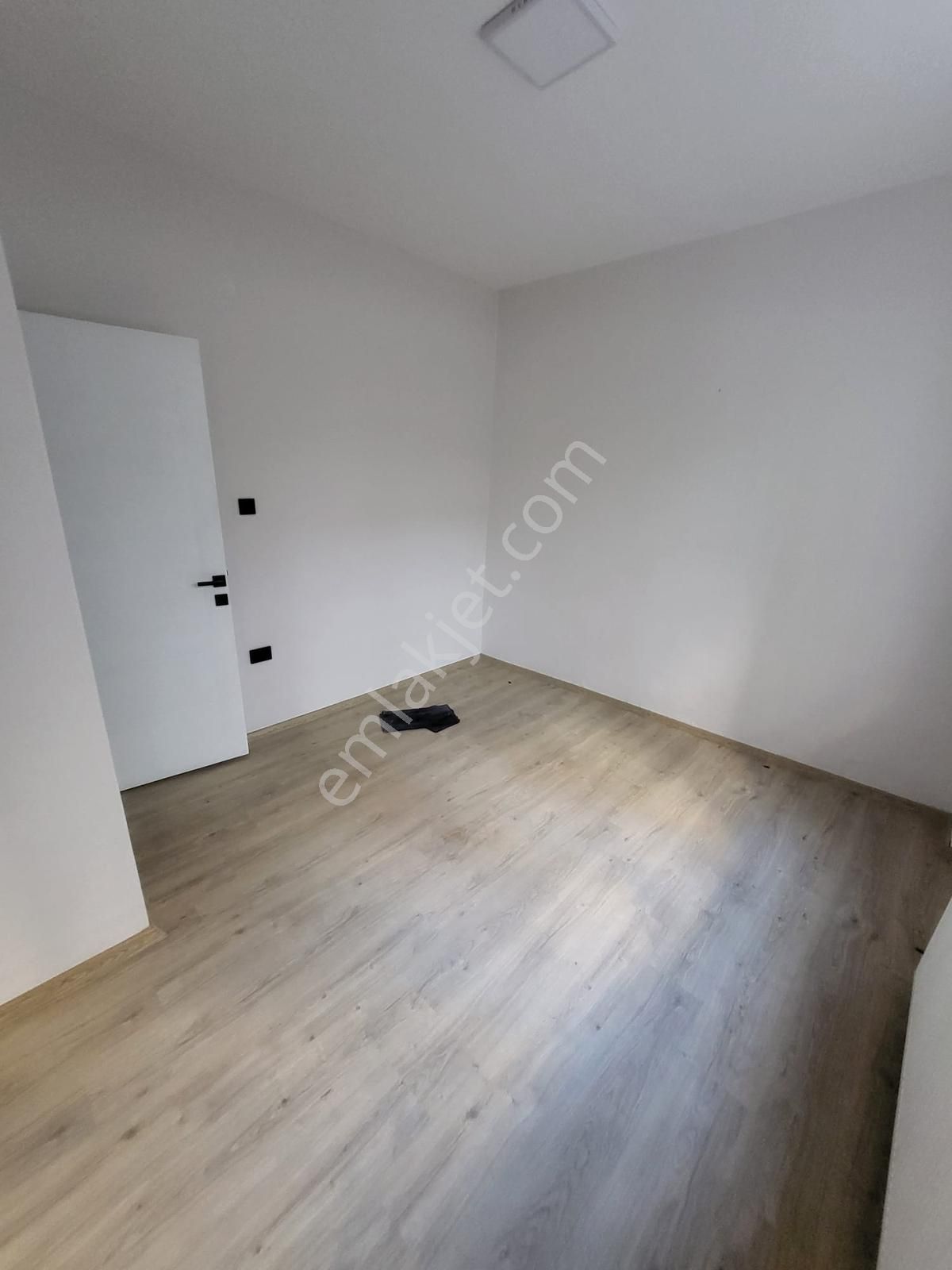 Turpa'dan Şirinyer Merkez Noktada Giriş Kat Kiralık 3+1 Daire - Görsel 9