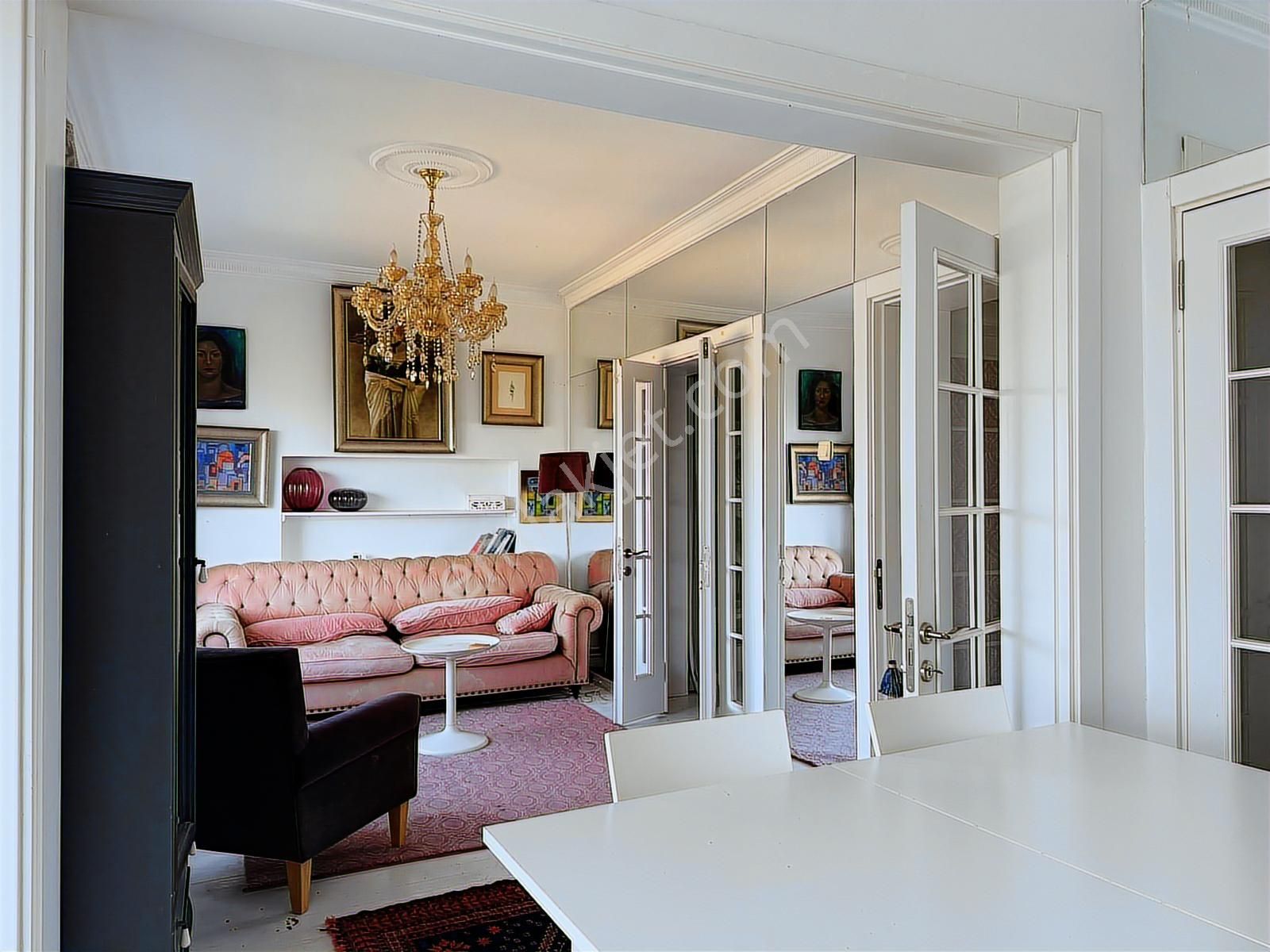 Çengelköy 'de Boğaz Manzaralı Geniş Kullanım 1+1 Satılık Daire - Görsel 23