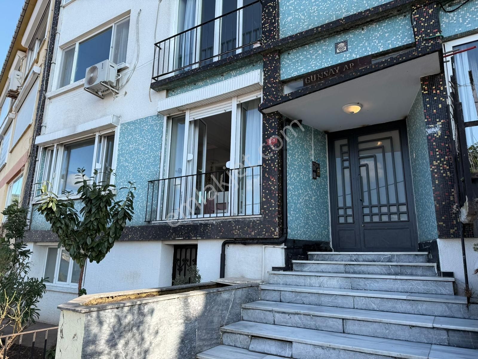 Çengelköy 'de Boğaz Manzaralı Geniş Kullanım 1+1 Satılık Daire - Görsel 6