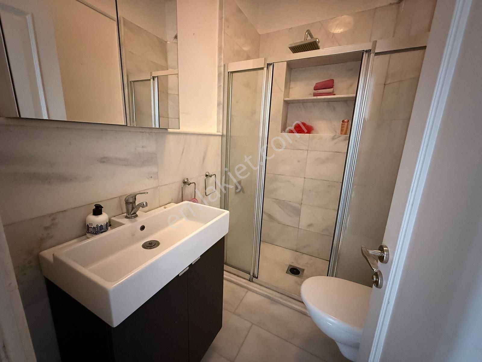 Çengelköy 'de Boğaz Manzaralı Geniş Kullanım 1+1 Satılık Daire - Görsel 2