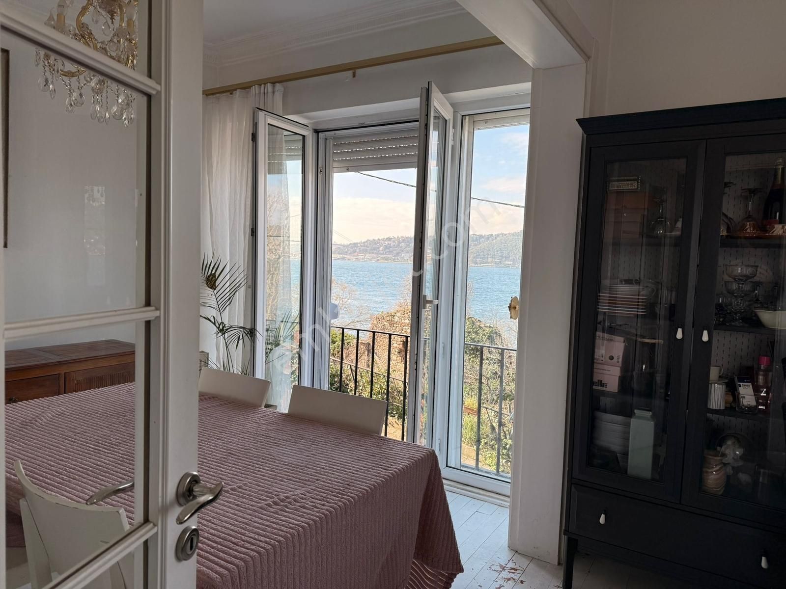 Çengelköy 'de Boğaz Manzaralı Geniş Kullanım 1+1 Satılık Daire - Görsel 10