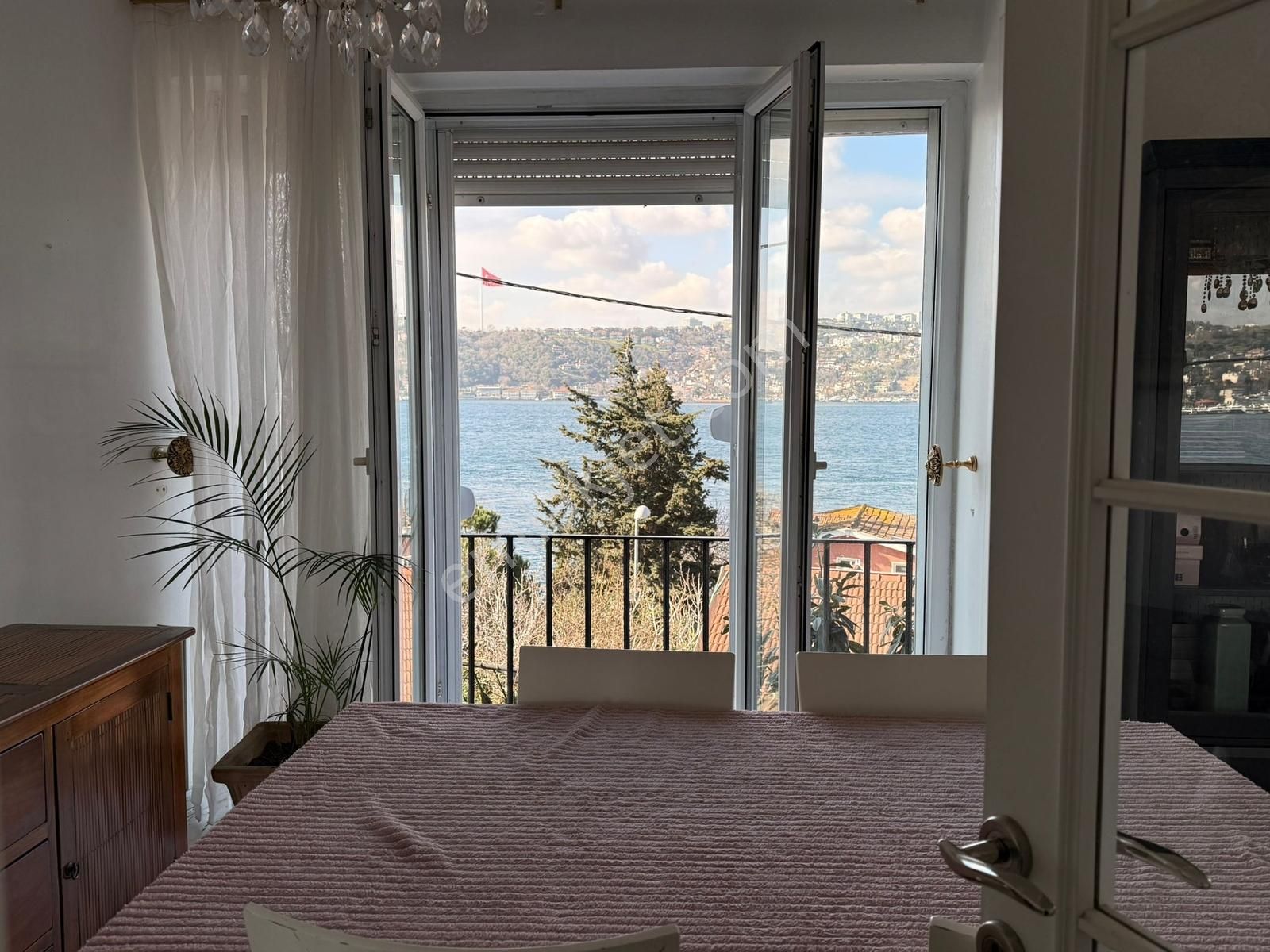 Çengelköy 'de Boğaz Manzaralı Geniş Kullanım 1+1 Satılık Daire - Görsel 9