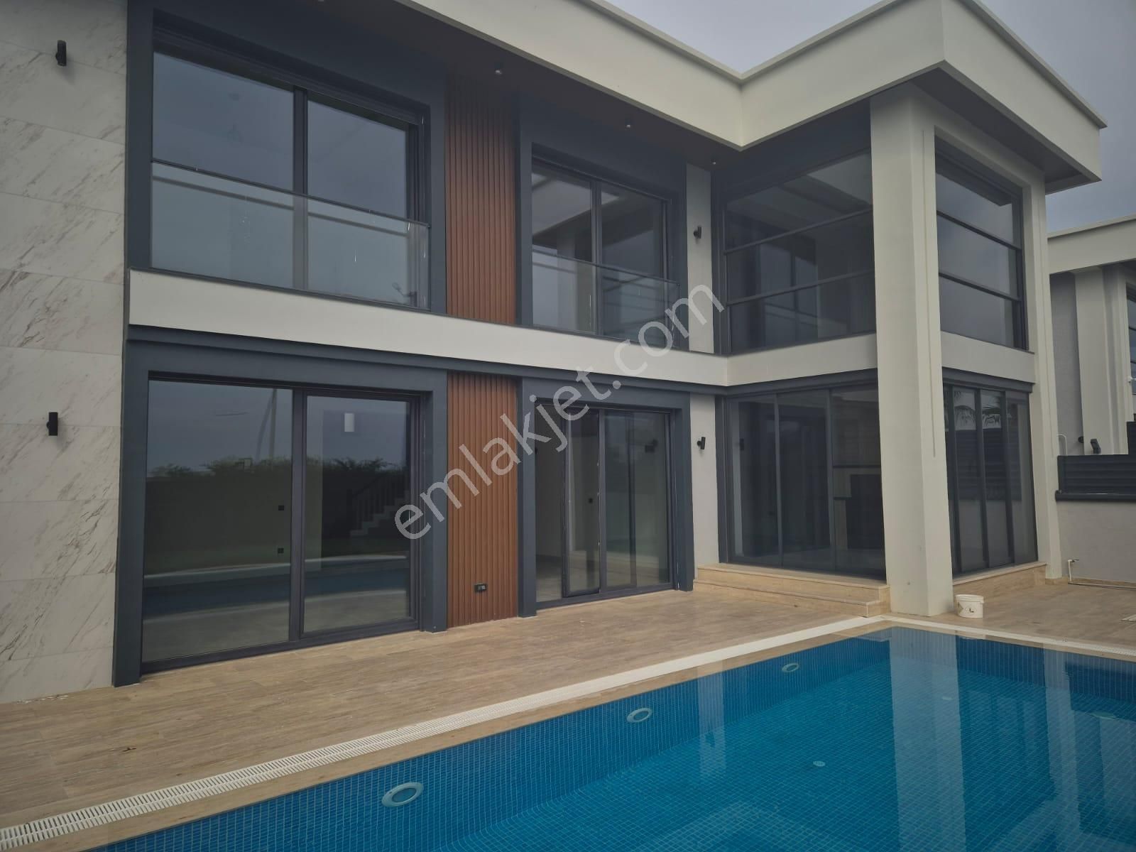 Önerlerde 5+1 Ultra Lüx Müstakil Havuz Ve Bahçeli Satılık Villa