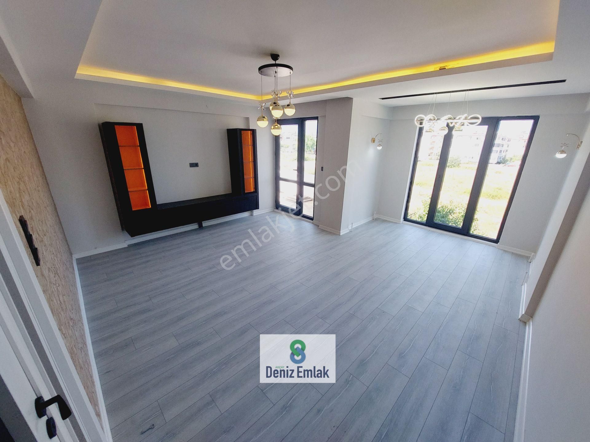 Denizden Akçayda Önü Açık Kapanmaz Manzaralı Masrafsız Satılık 3+1 Daire