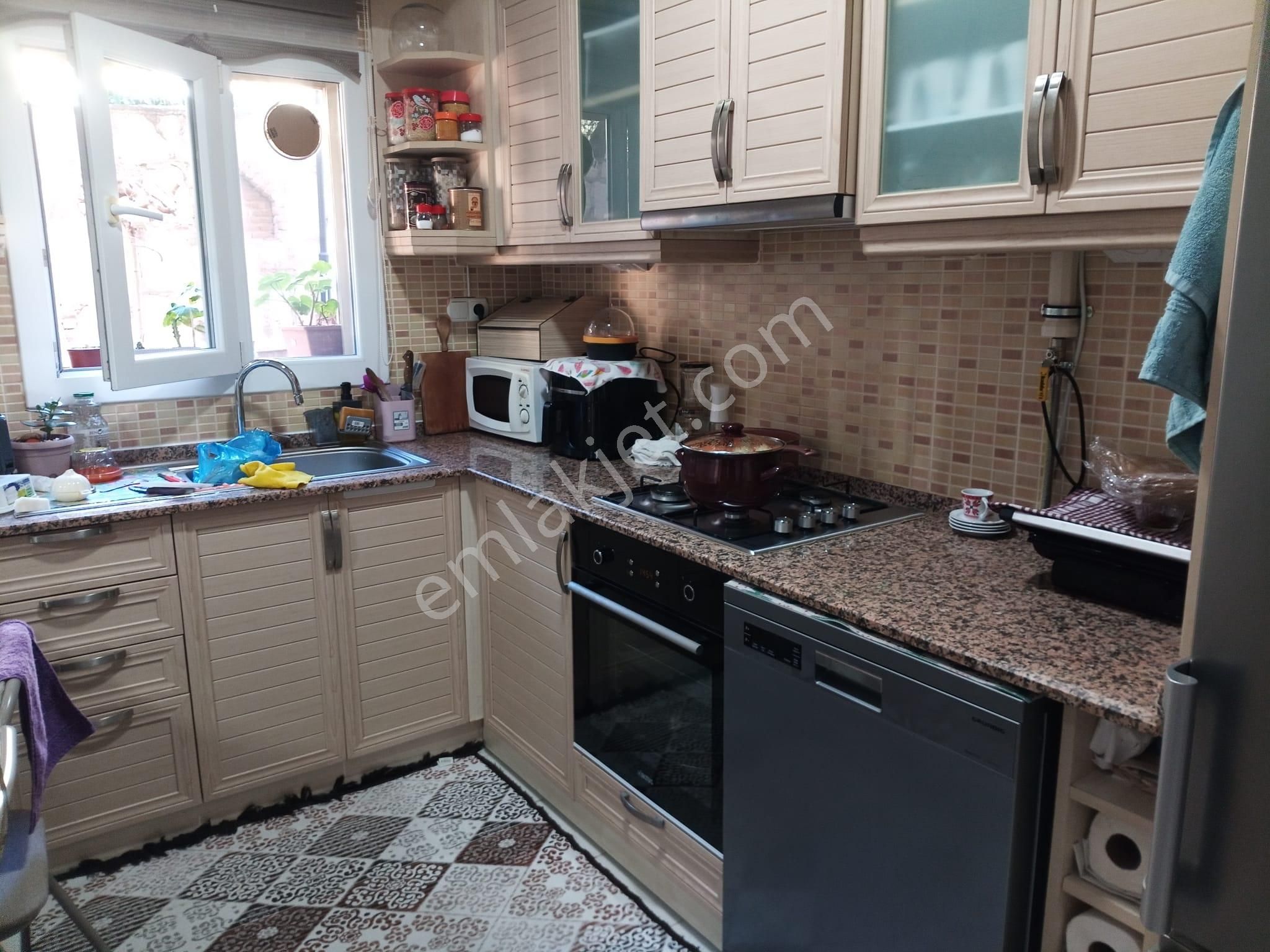 Kuşadası Ege Mahallesi’nde Satılık Kısmi Eşyalı 2+1 Bahçe Katı Daire - Görsel 8