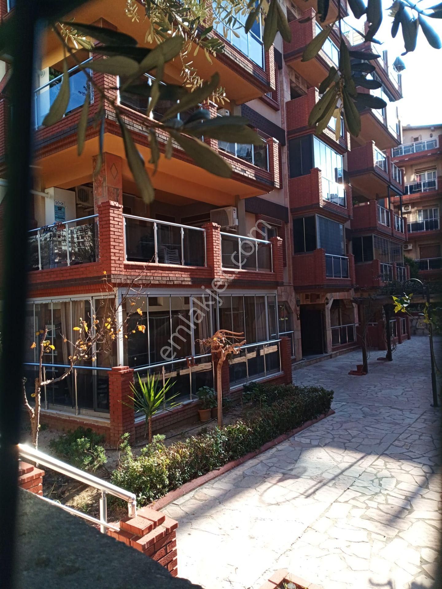 Kuşadası Ege Mahallesi’nde Satılık Kısmi Eşyalı 2+1 Bahçe Katı Daire - Görsel 2