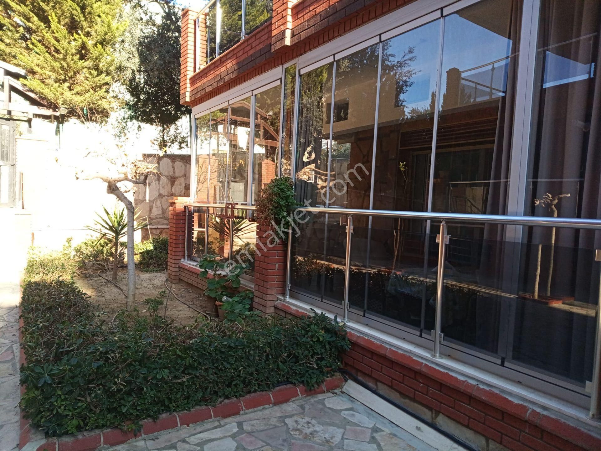 Kuşadası Ege Mahallesi’nde Satılık Kısmi Eşyalı 2+1 Bahçe Katı Daire - Görsel 14