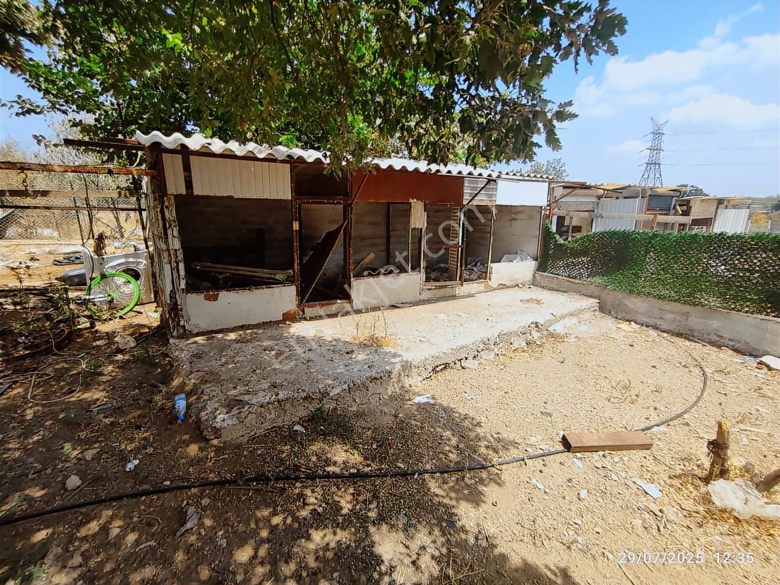 Kirişciler'de 1623m2 İçinde İki Katlı Ev Olan Arsa