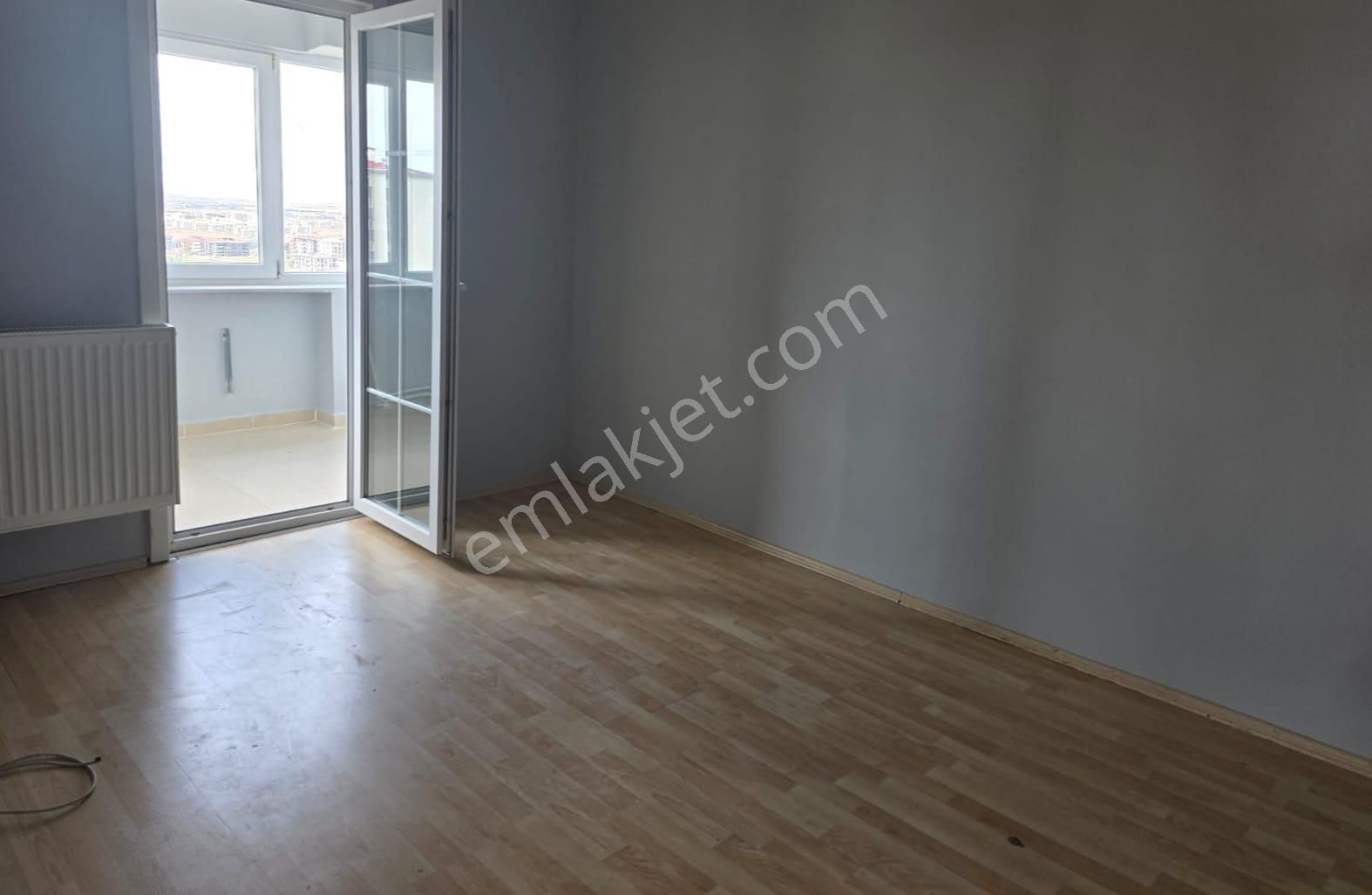 Çorlu- Emlak Konutları Açelya'da Tamamen Yenilenmiş 3+1 Satılık Daire