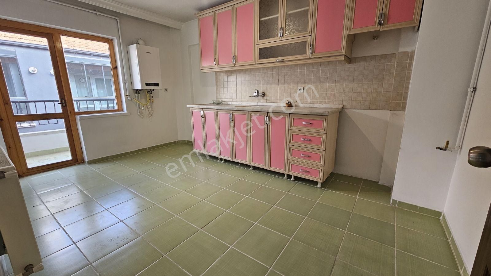 İstasyon Cadde Yanı Katta 3+1 Temiz Kiralık Daire - Görsel 12