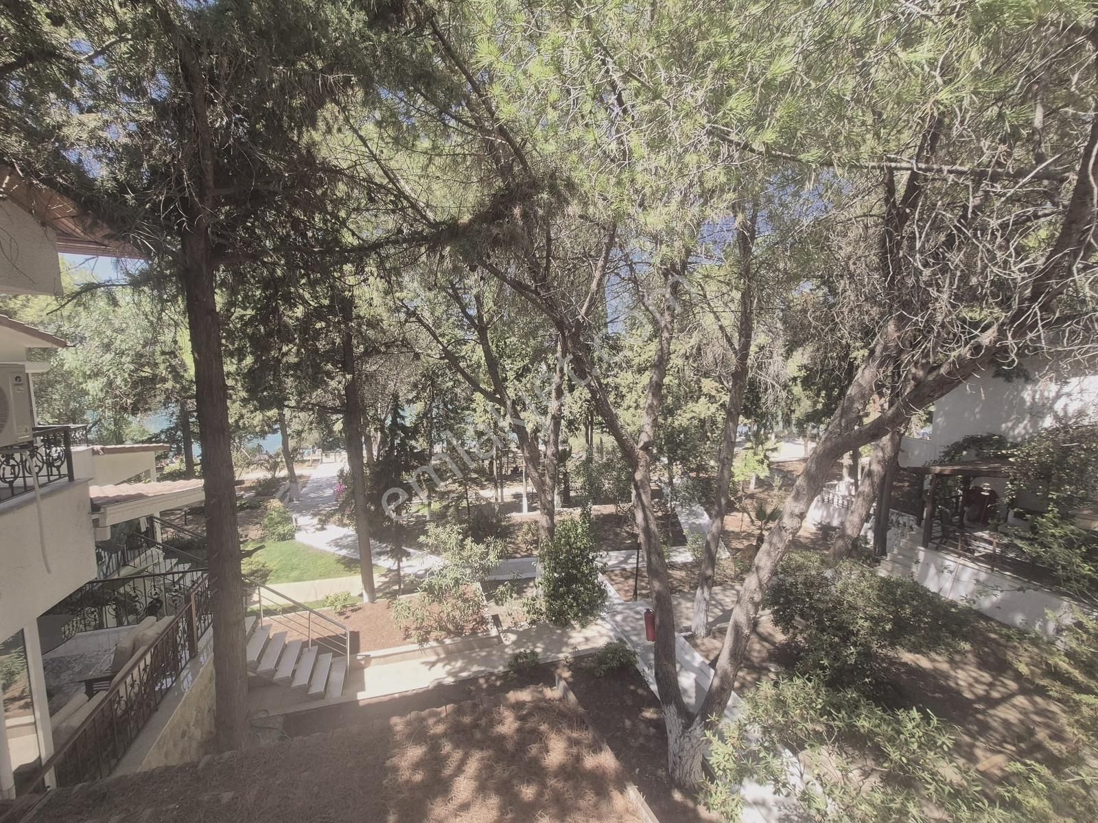 Çeşme Venüs Sitesinde, Denize Sıfır Kiralık 3+1 Villa - Görsel 24