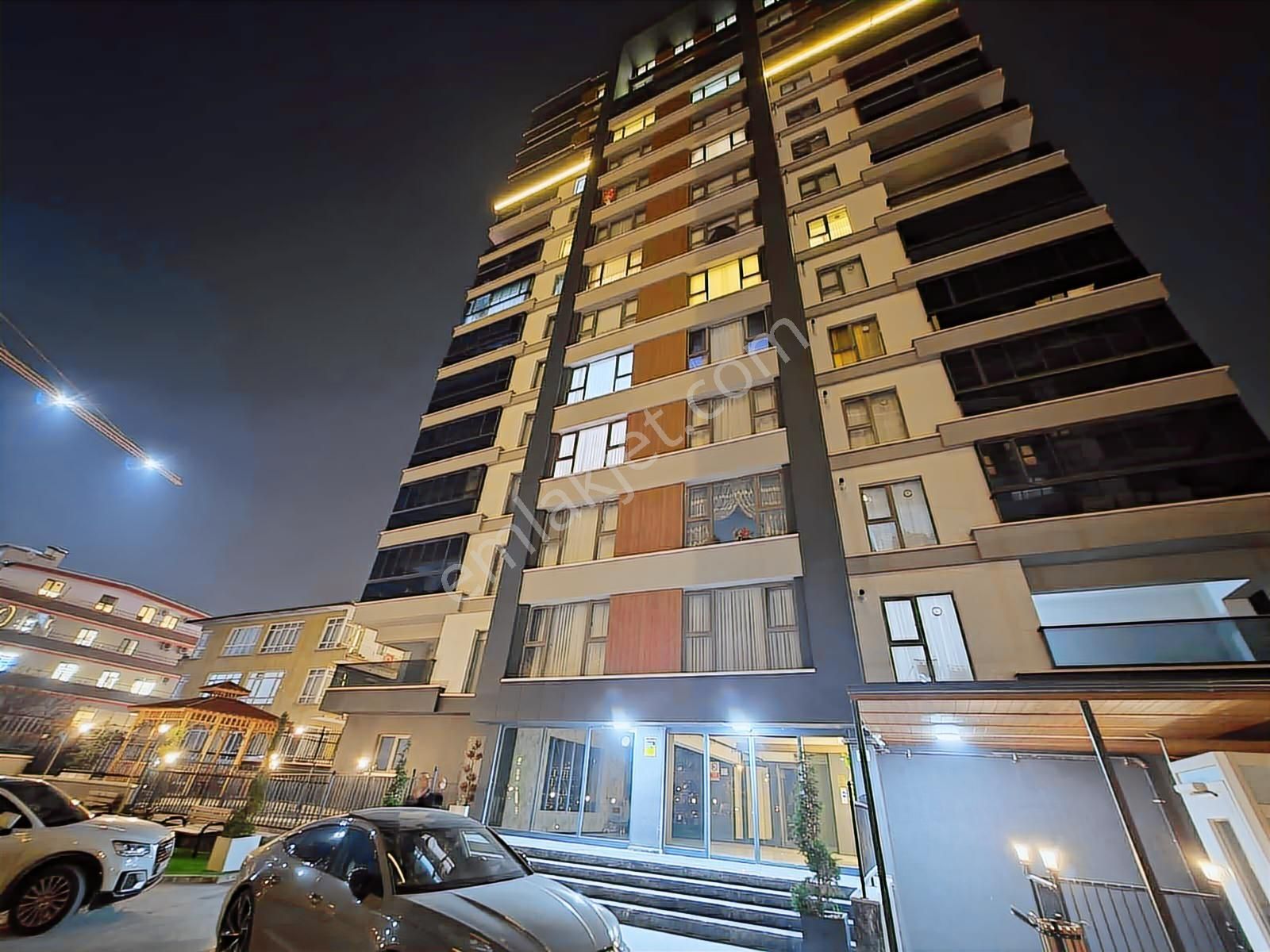 Alaçatı'dan Mecidiye Metro Durağı Yakını 4+1 Yeni Daire