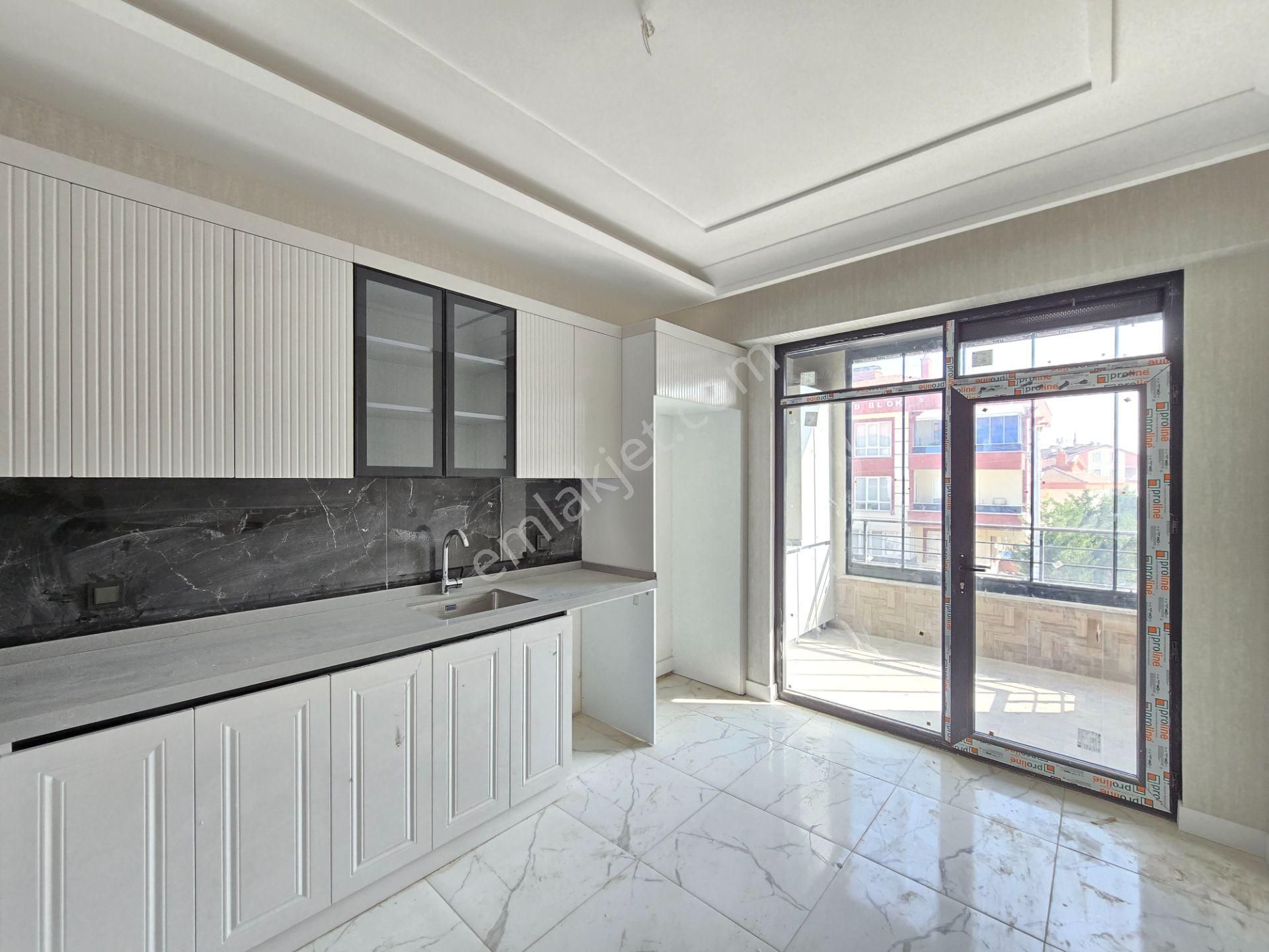 Alemdar Cad. Yakın Merkezi Lokasyonda Site İçerisinde 2+1 Daire