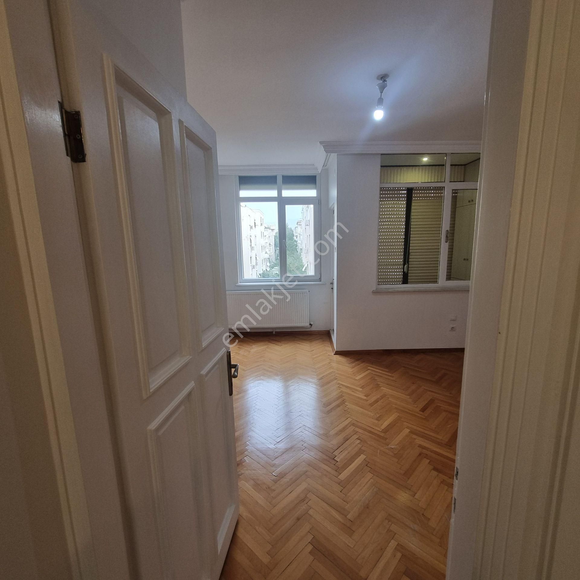Bostanlı Mahallesi’nde Nezih Muhitte Kiralık 4+1 Geniş Daire - Görsel 27