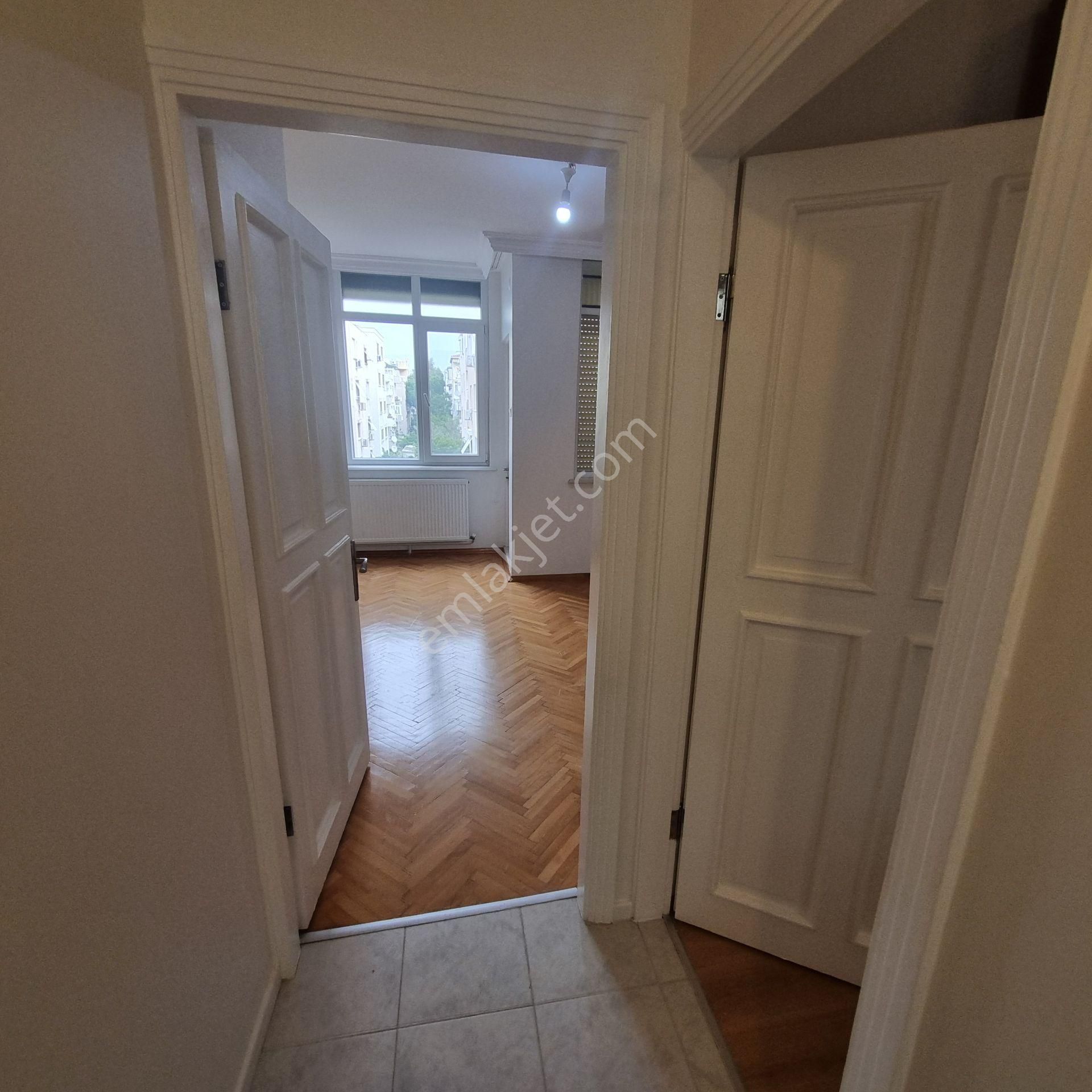 Bostanlı Mahallesi’nde Nezih Muhitte Kiralık 4+1 Geniş Daire - Görsel 24