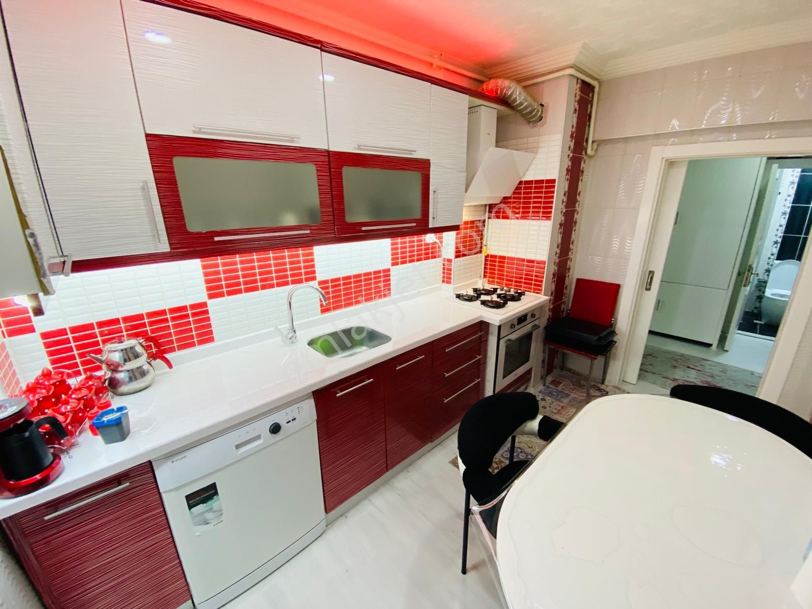 Demirlibahçe'de Plevne Cad. Dibi Katta 3+1 Yapılı Satılık Daire !!! - Görsel 17