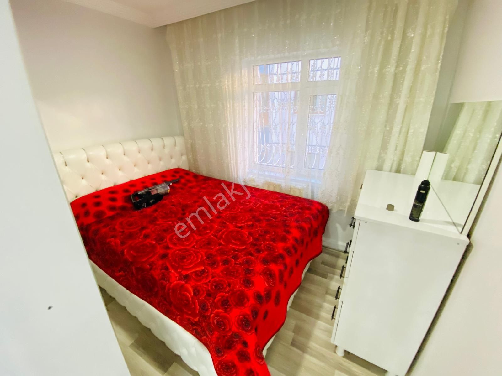 Demirlibahçe'de Plevne Cad. Dibi Katta 3+1 Yapılı Satılık Daire !!! - Görsel 8