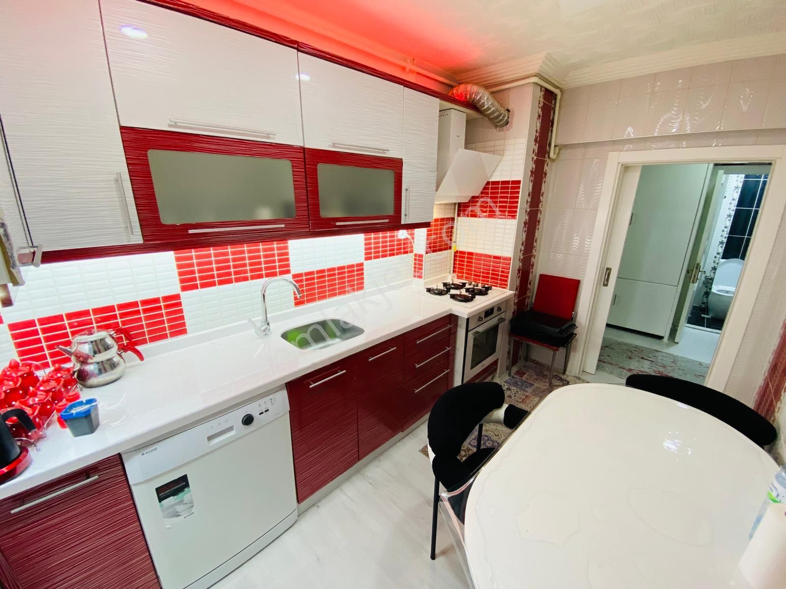 Demirlibahçe'de Plevne Cad. Dibi Katta 3+1 Yapılı Satılık Daire !!! - Görsel 16