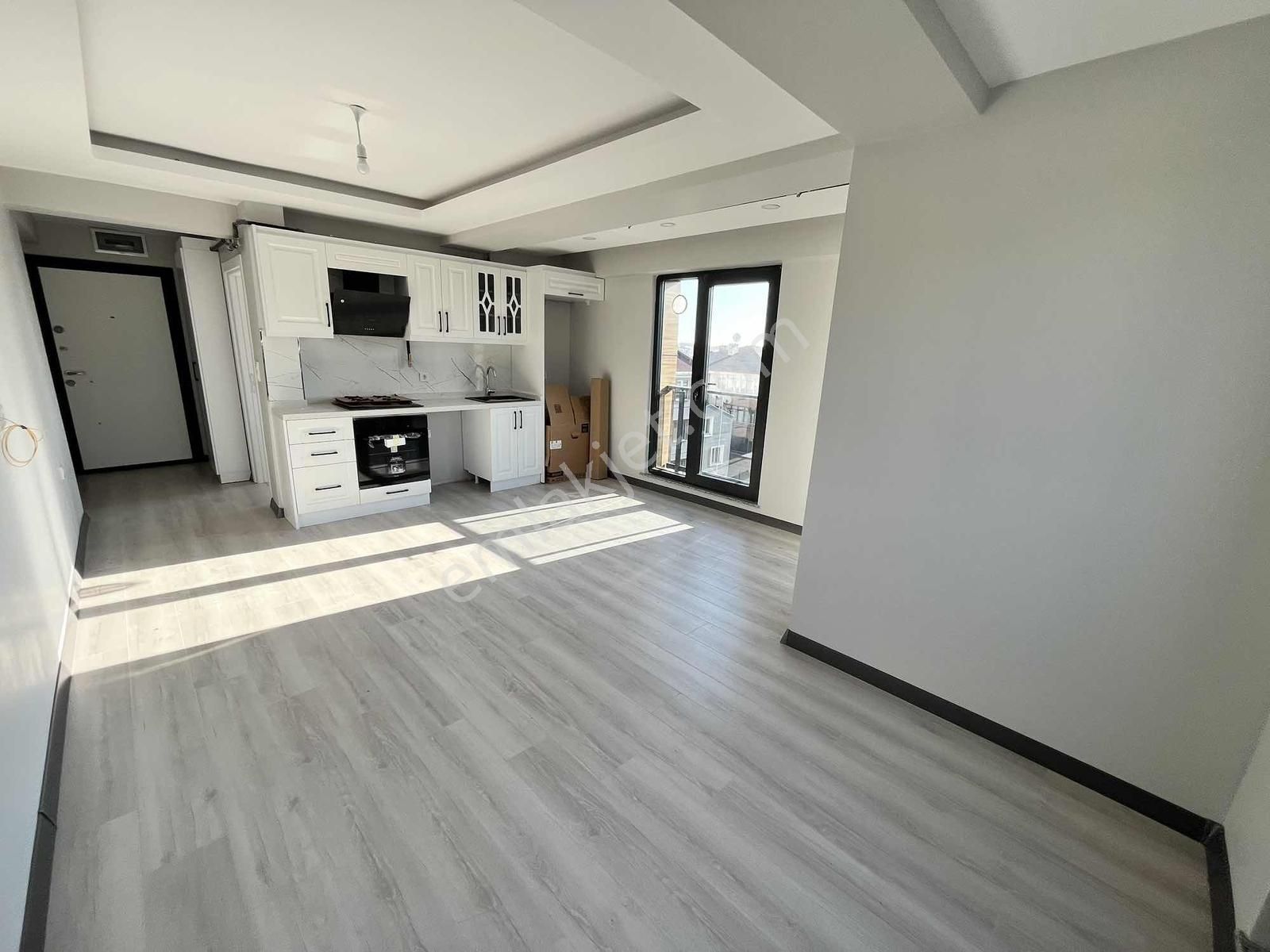 Tuğradan Kervancı Civarında Sıfır 1+1 Satılık Daireler