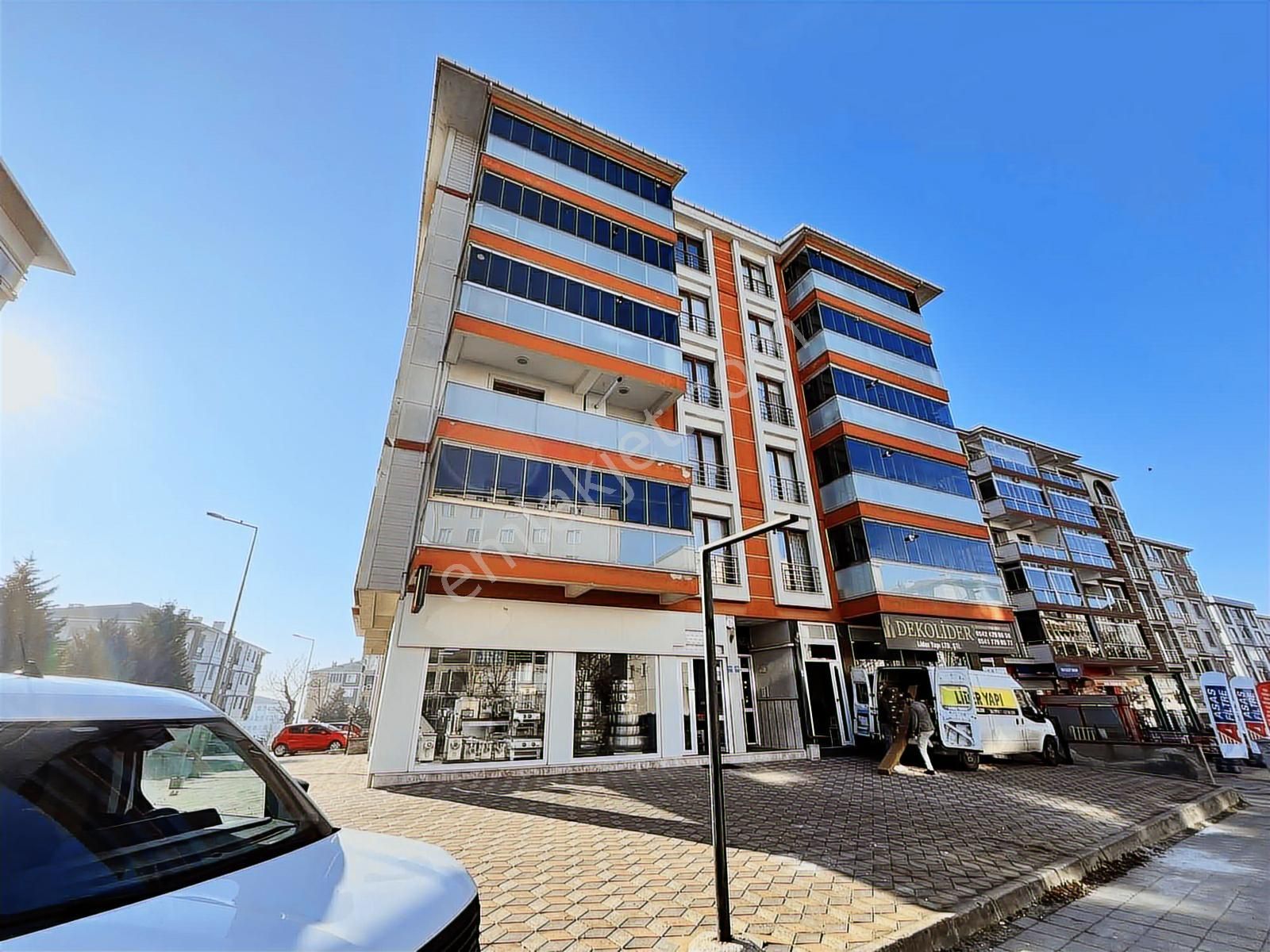 Tuğradan Rumeli'de Bulvara Cephe İskanlı 2+1 Satılık Daire - Görsel 3