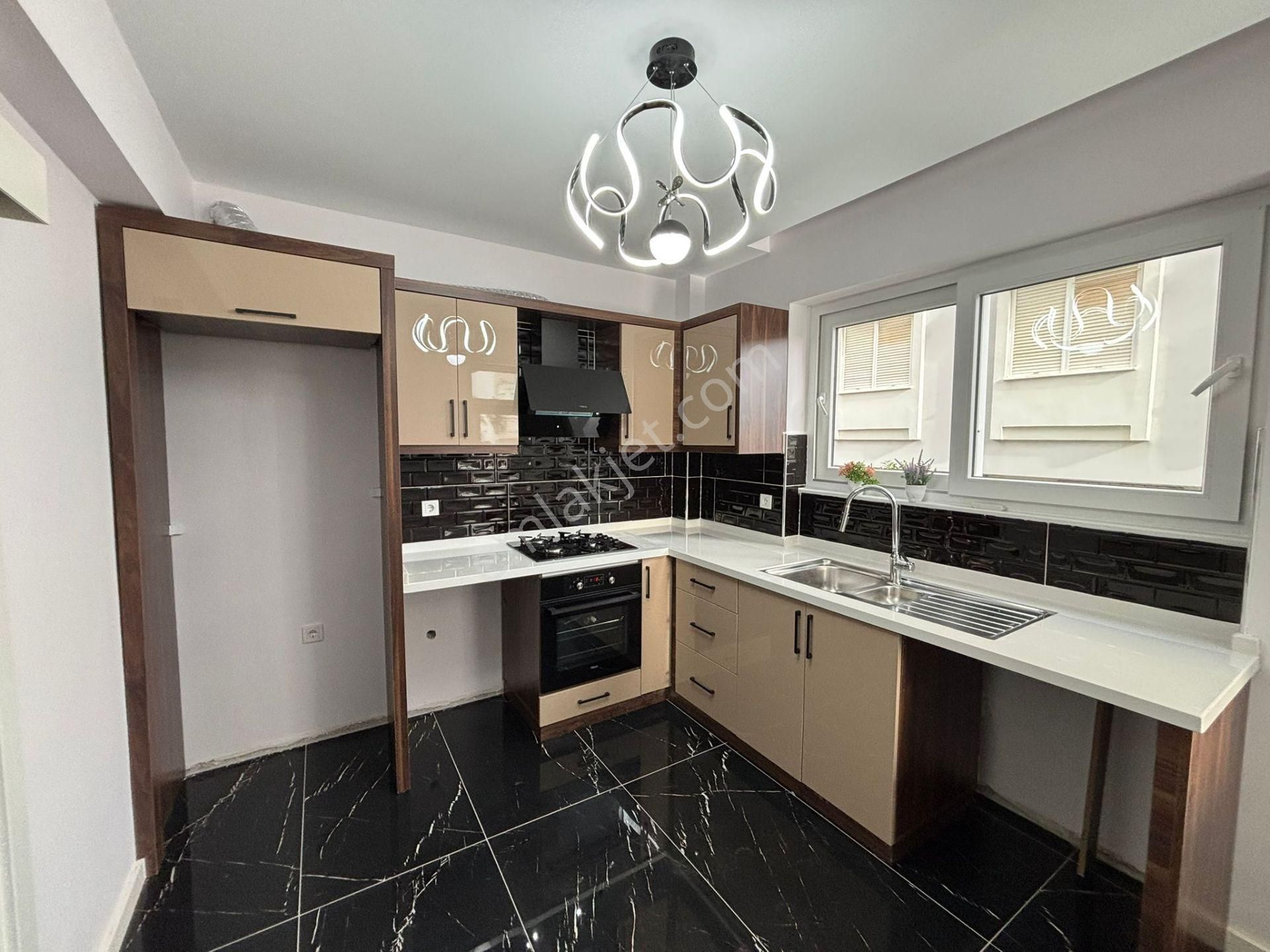 Konyaaltı Sahiline Yürüyüş Mesafesinde İçi Yapılı 2+1