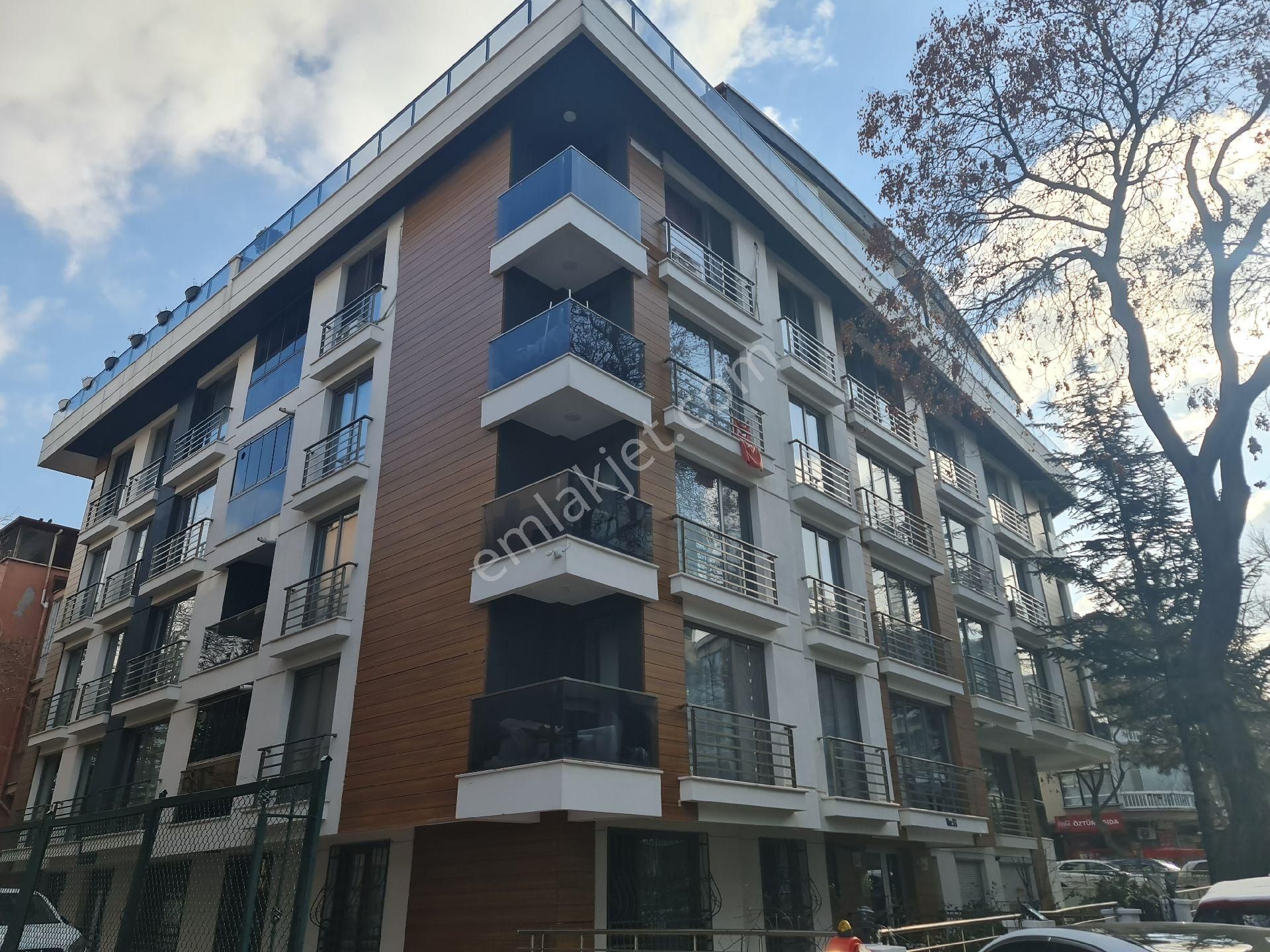 Beşevler Metrosuna Çok Yakın Full Mobilyalı 1+1